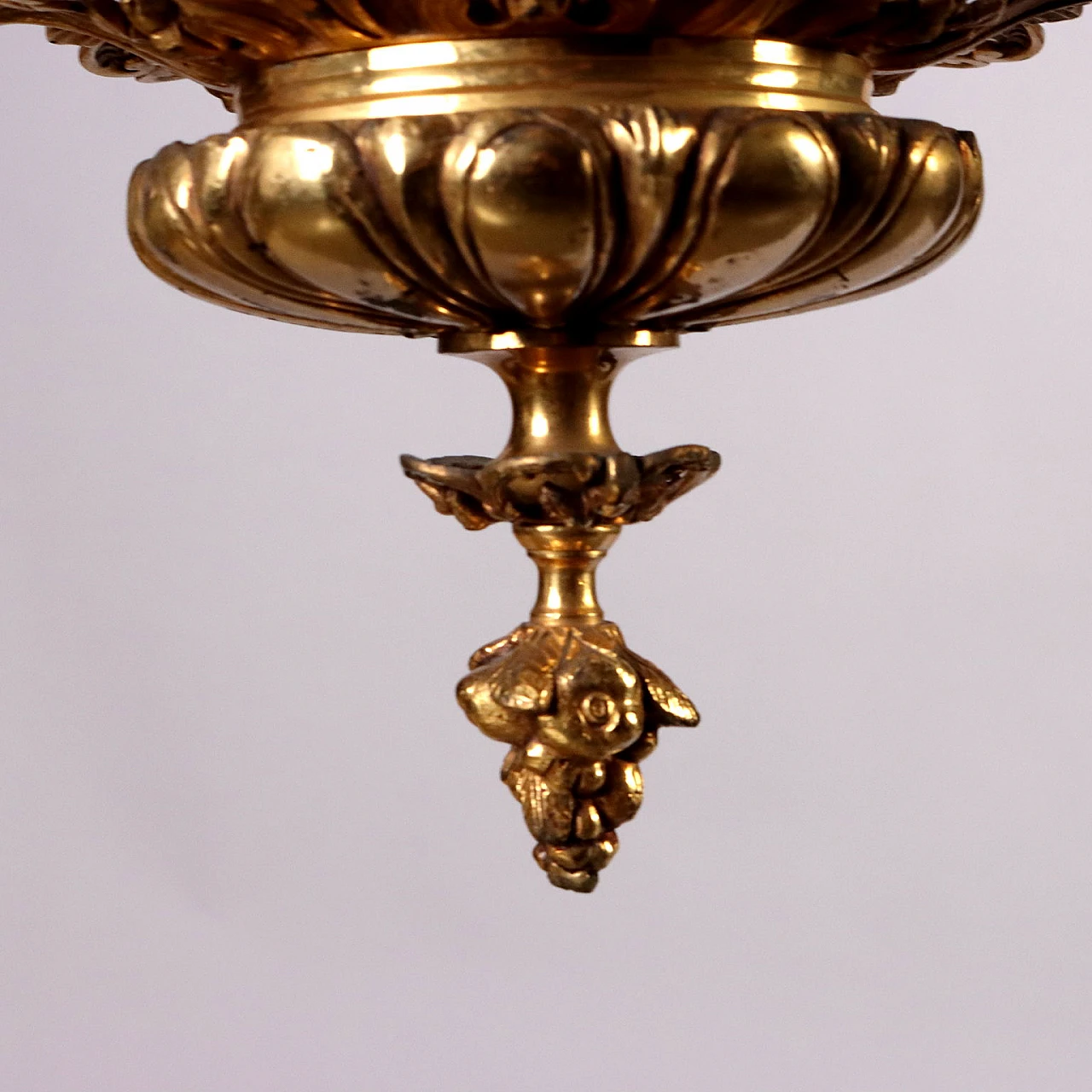 Gilded bronze 15-light chandelier with leaf elements 7