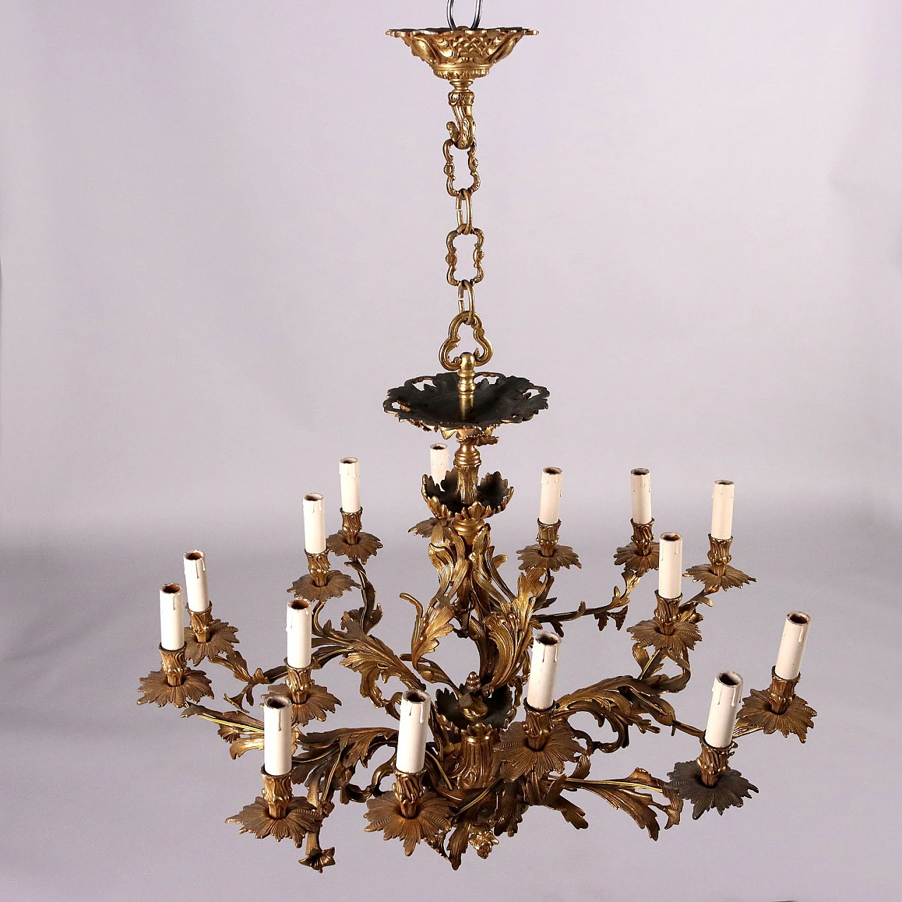 Gilded bronze 15-light chandelier with leaf elements 9