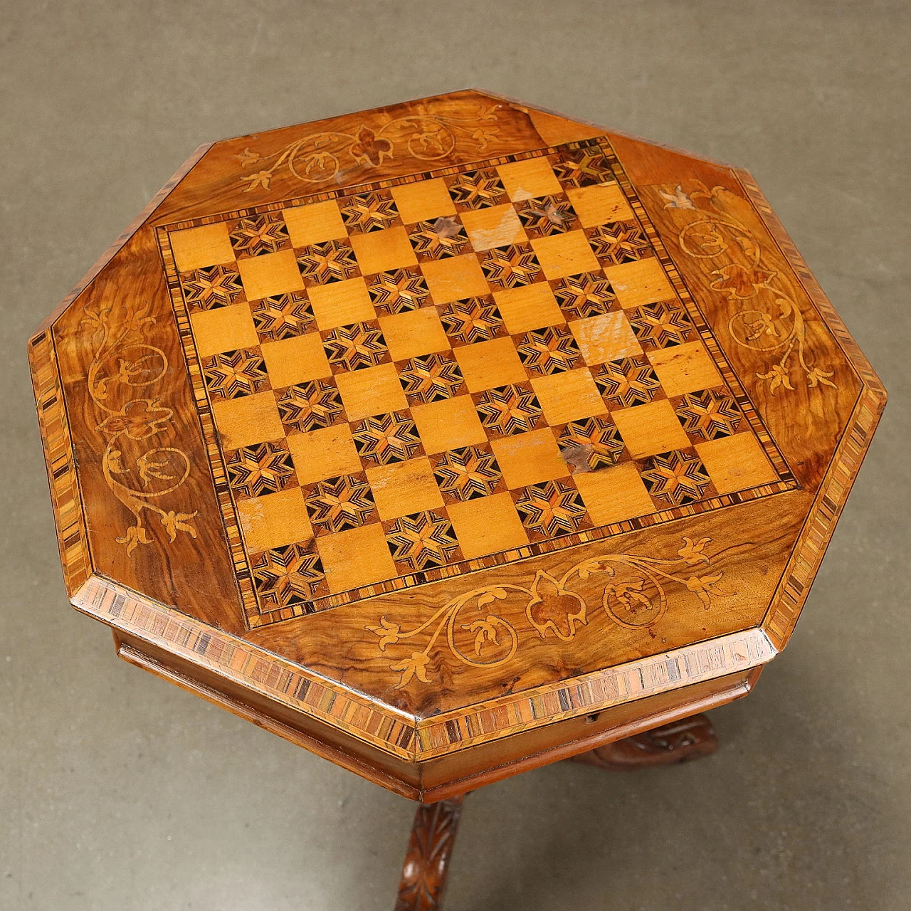 Octagonal game table in beech and walnut, 19th century 5