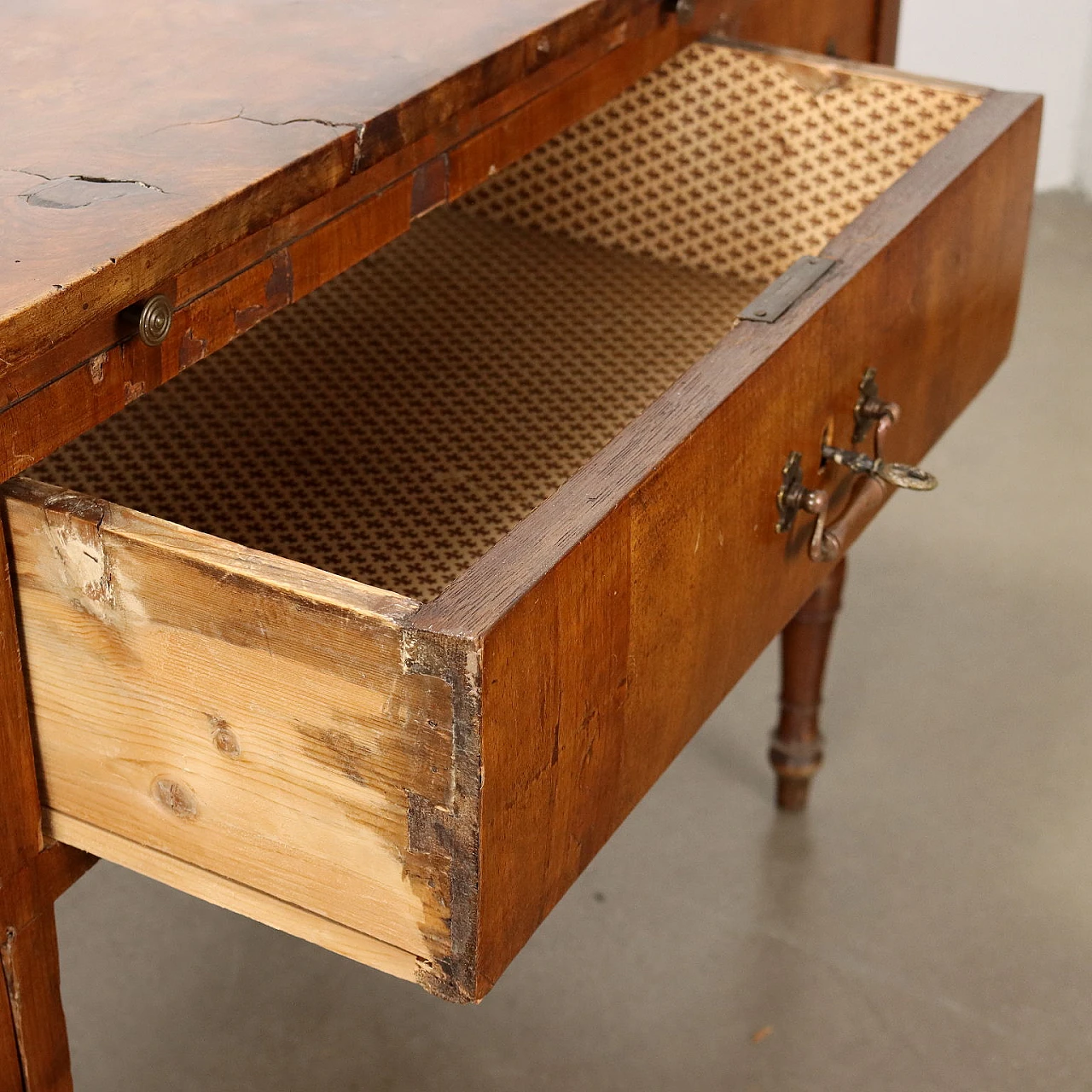 Scrivania in noce con 5 cassetti e interni in abete, '800 4