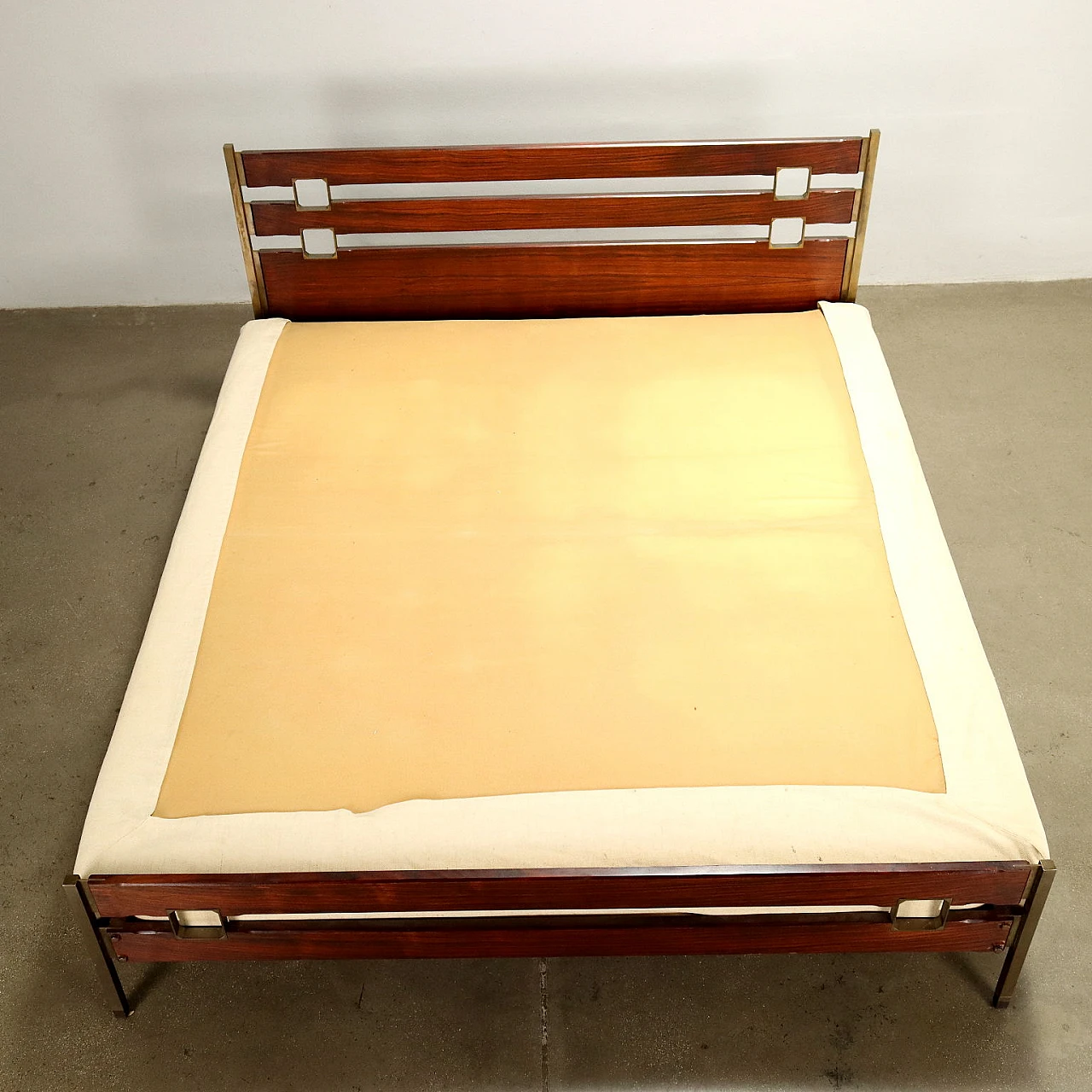 Exotic wood veneered wood and brass bed by Ico Parisi, 1960s 5