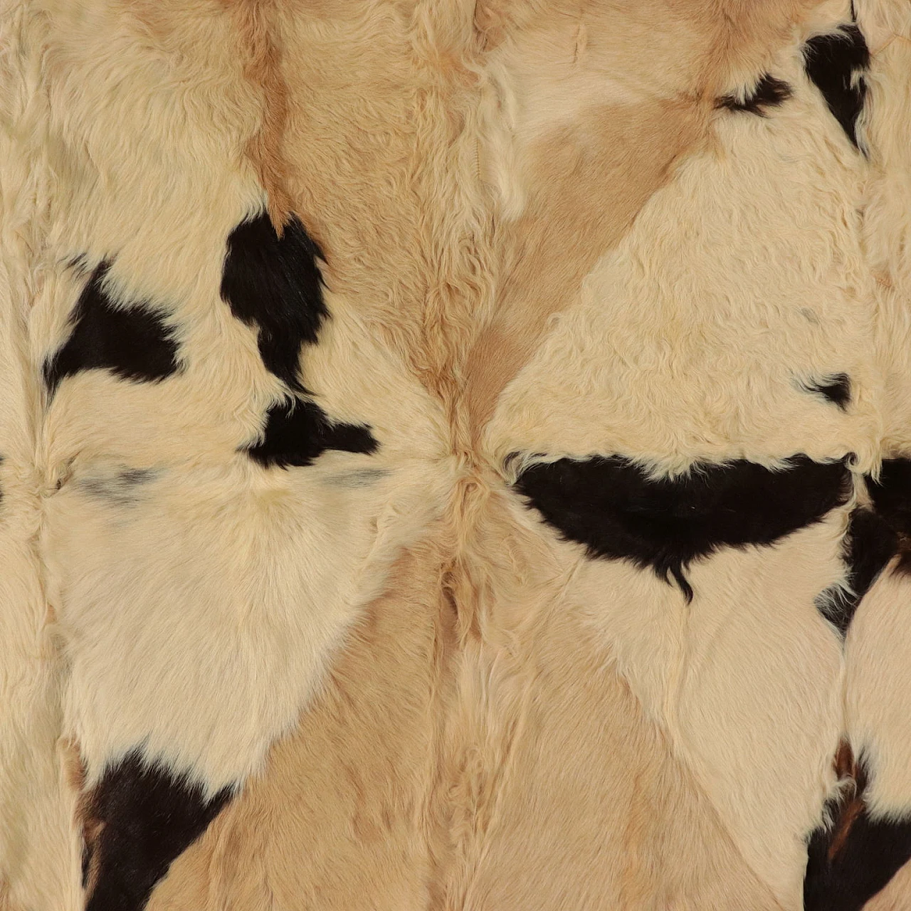 Tappeto in patchwork di pelle di animali, anni '80 3