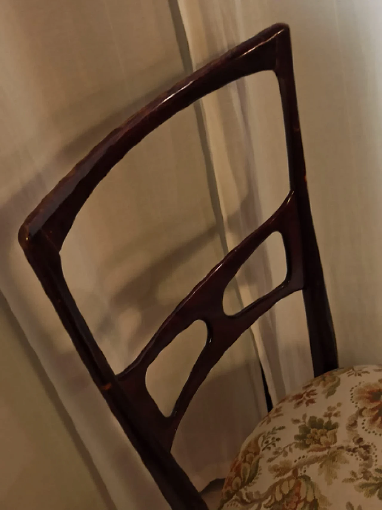 6 Sedie in mogano e tessuto a fiori di Paolo Buffa, anni '50 1