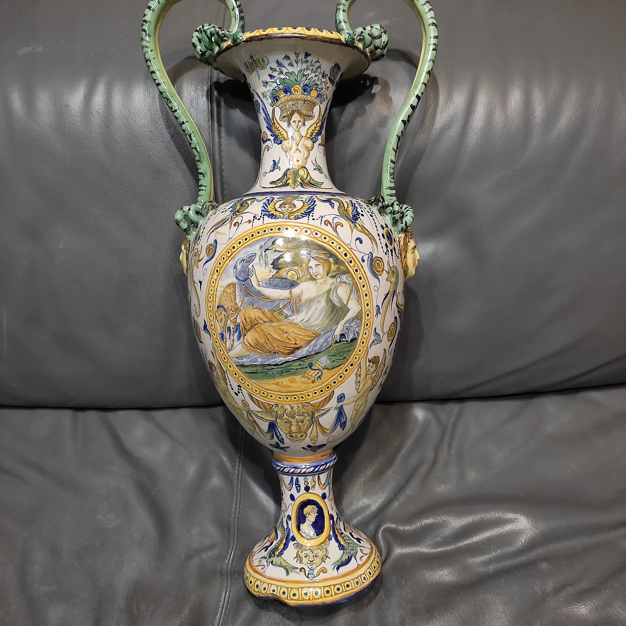 Vaso in ceramica A Grottesche con motivi fogliacei, '800 1