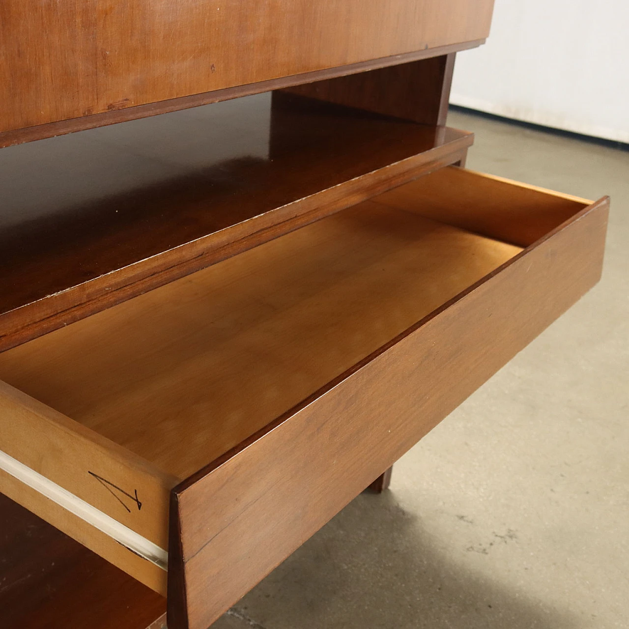 Libreria in legno impiallacciato noce tanganica tinto, anni '60 6