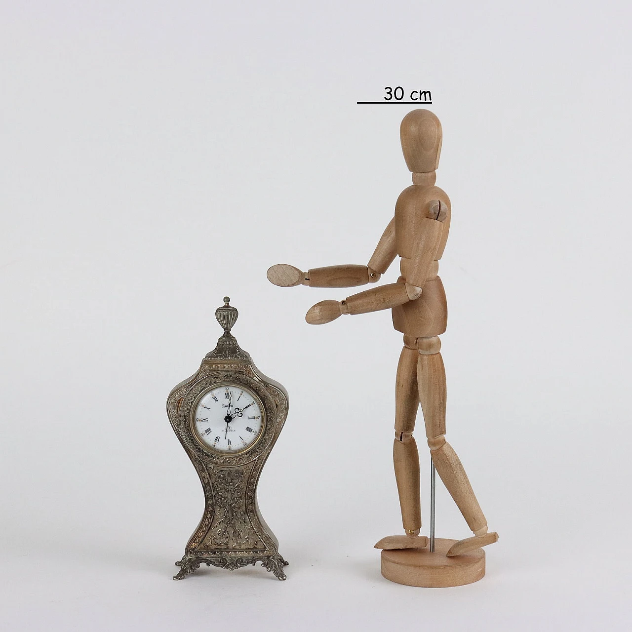 Sveglia Swiza in argento cesellato, anni '50 2