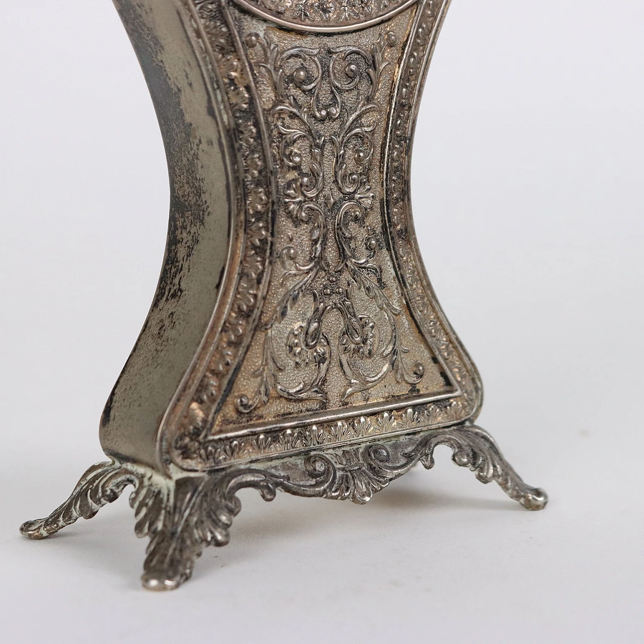 Sveglia Swiza in argento cesellato, anni '50 7