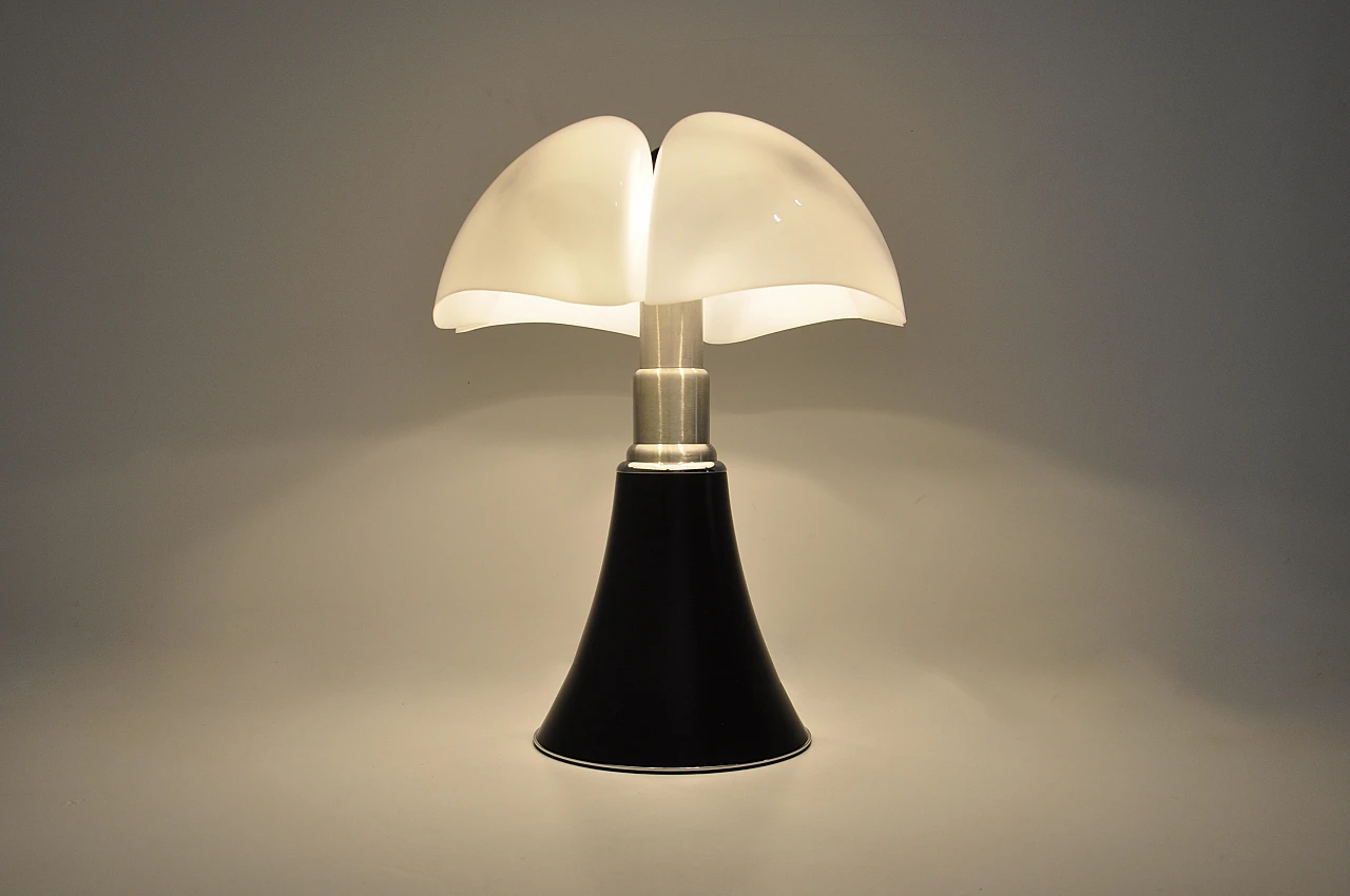 Black Pipistrello table lamp by Gae Aulenti for Martinelli Luce, 1980s 2