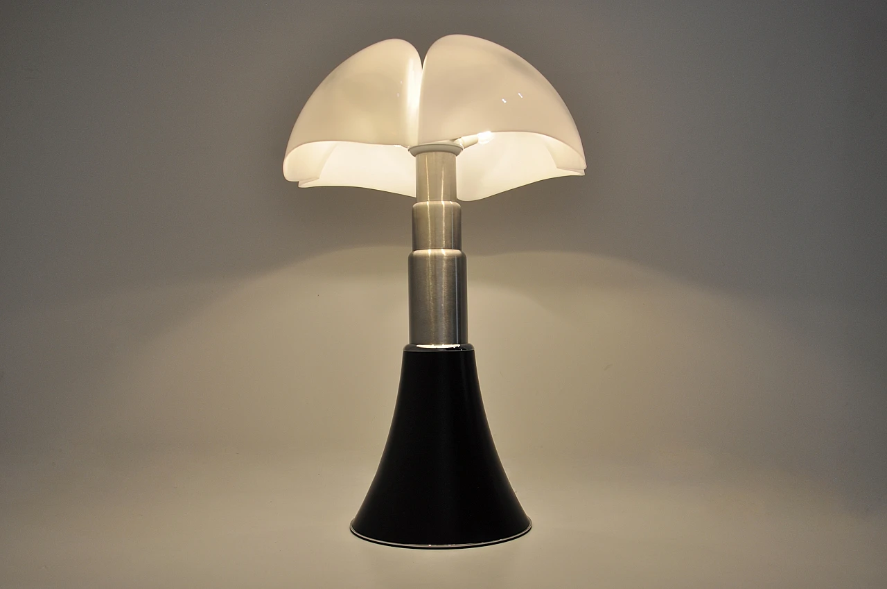 Black Pipistrello table lamp by Gae Aulenti for Martinelli Luce, 1980s 4