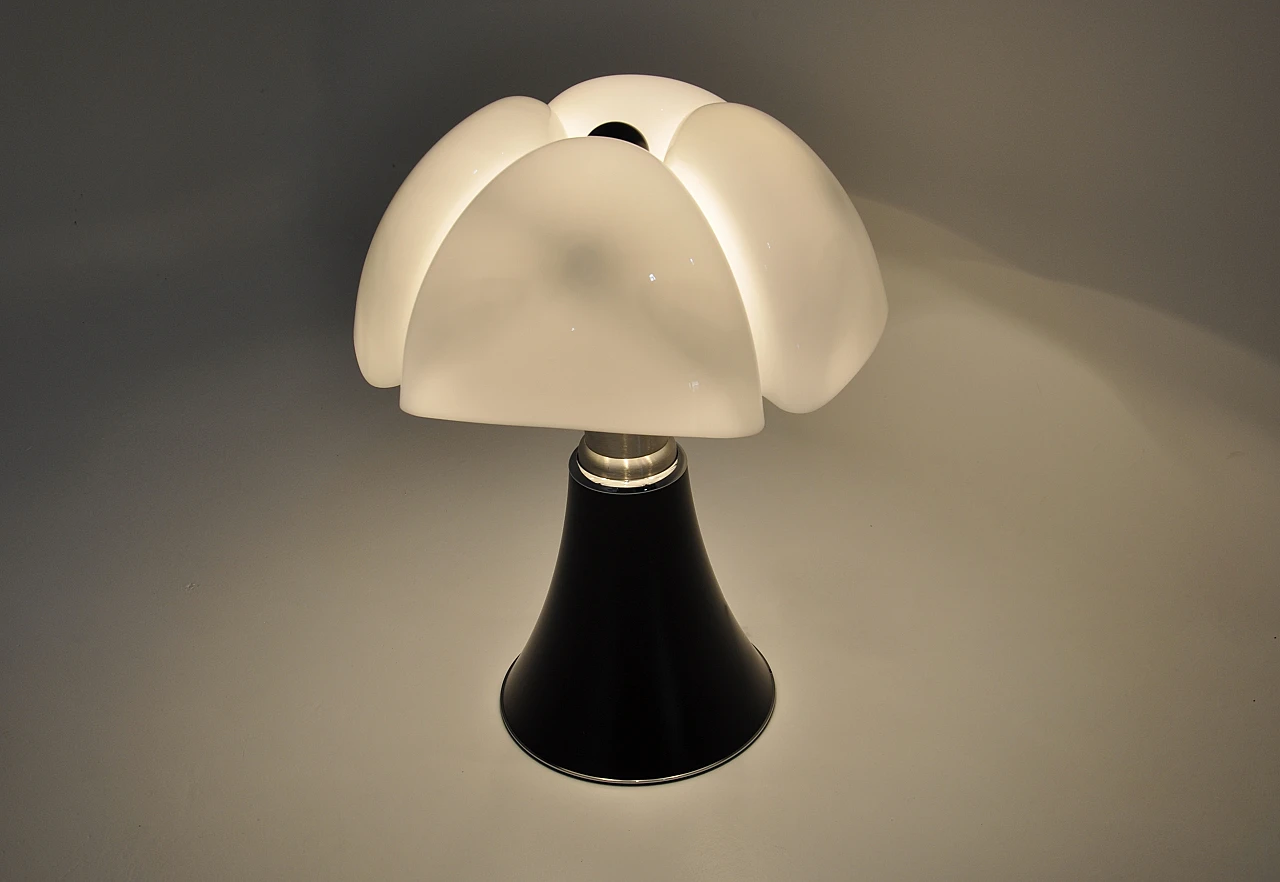 Black Pipistrello table lamp by Gae Aulenti for Martinelli Luce, 1980s 6