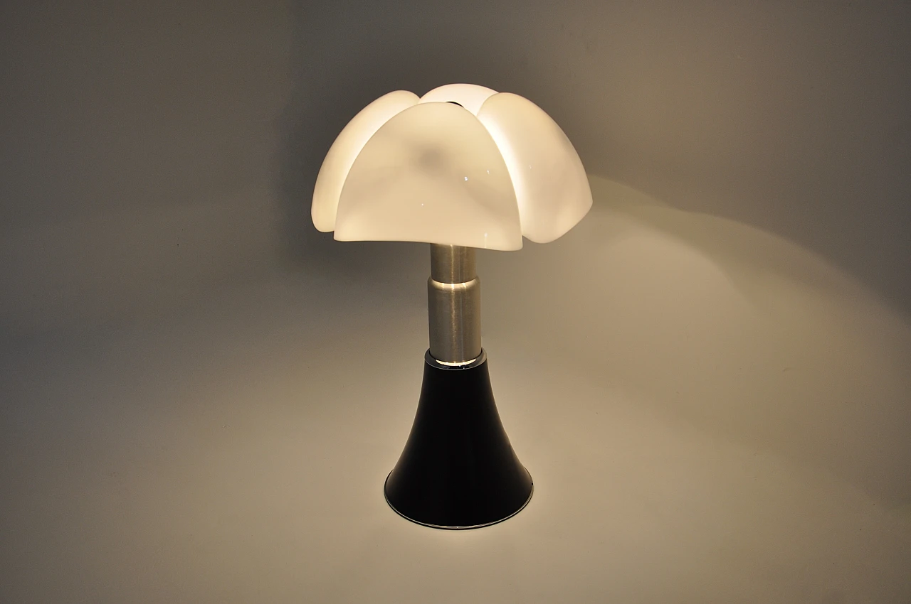 Black Pipistrello table lamp by Gae Aulenti for Martinelli Luce, 1980s 8