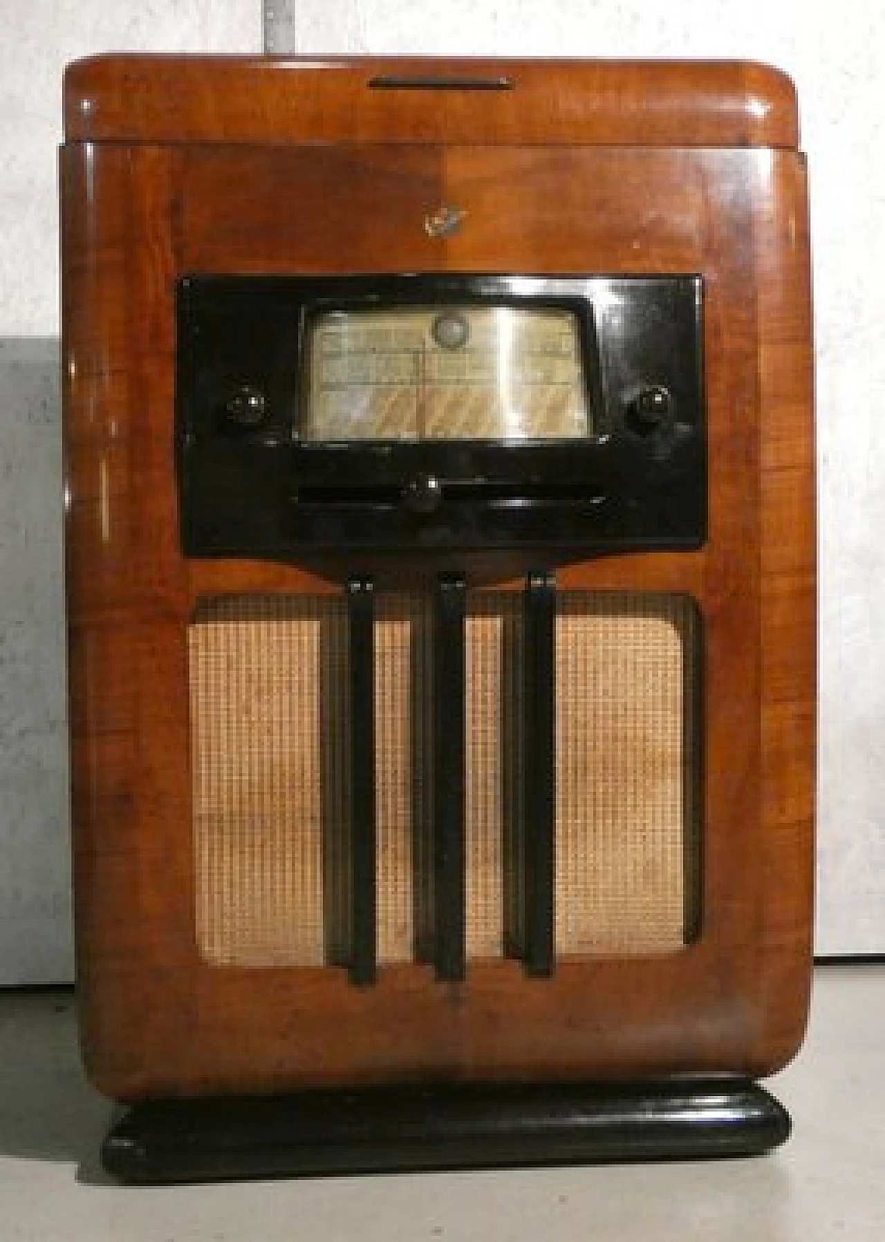 Marconi 1562 radio cabinet with turntable by Compagnia Marconi, 1940 1