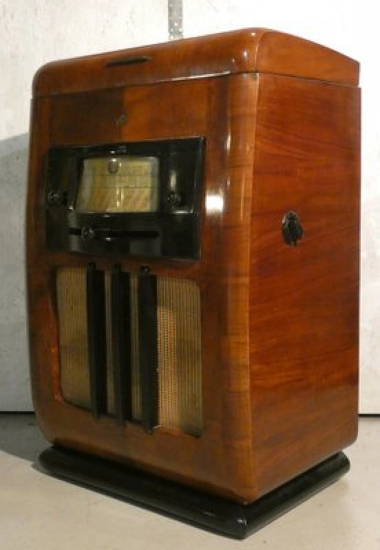 Marconi 1562 radio cabinet with turntable by Compagnia Marconi, 1940 2