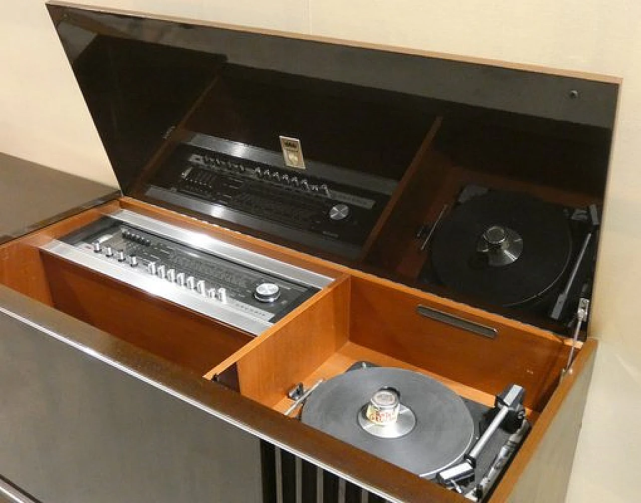 Rossini 2 Alltransistor radio cabinet with turntable by Grundig, 1968 2