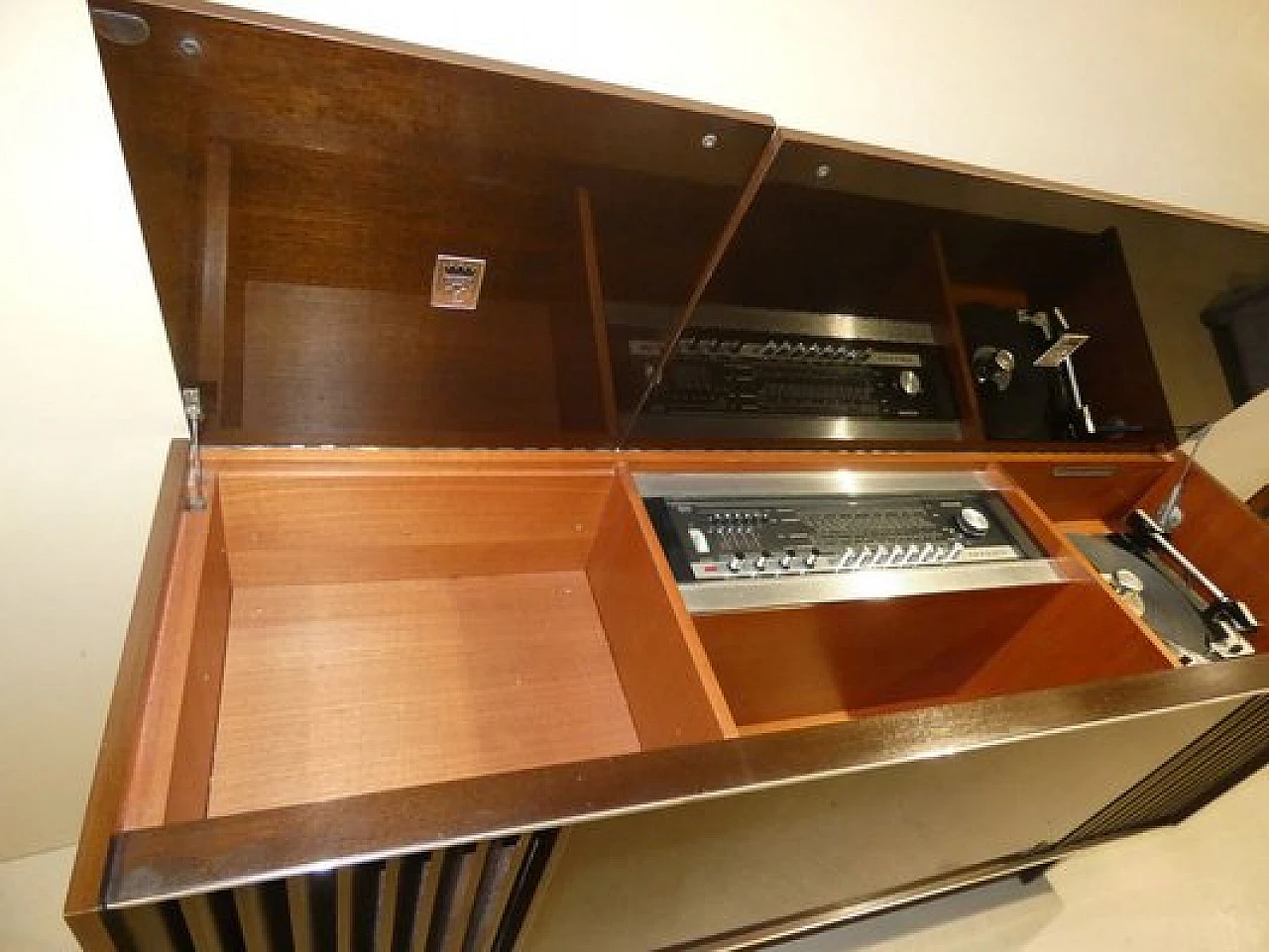 Rossini 2 Alltransistor radio cabinet with turntable by Grundig, 1968 3