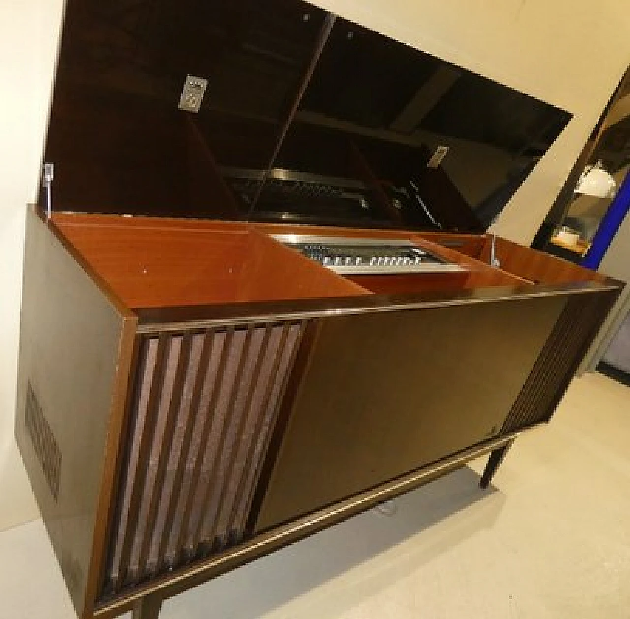 Rossini 2 Alltransistor radio cabinet with turntable by Grundig, 1968 4