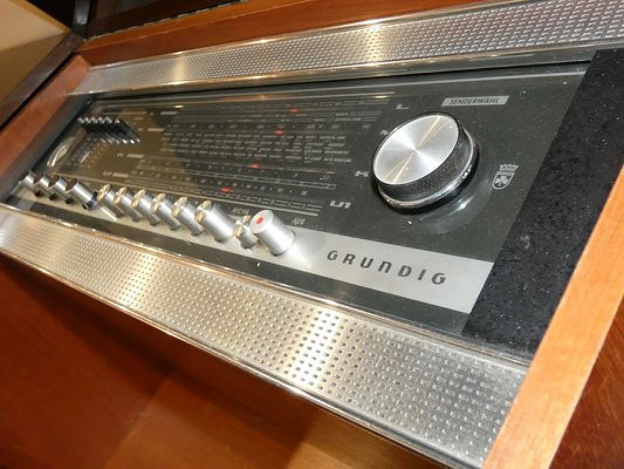 Rossini 2 Alltransistor radio cabinet with turntable by Grundig, 1968 13