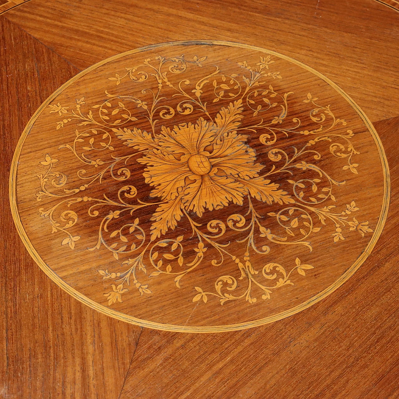 Round side table inlaid with phytomorphic motifs & wavy legs 4