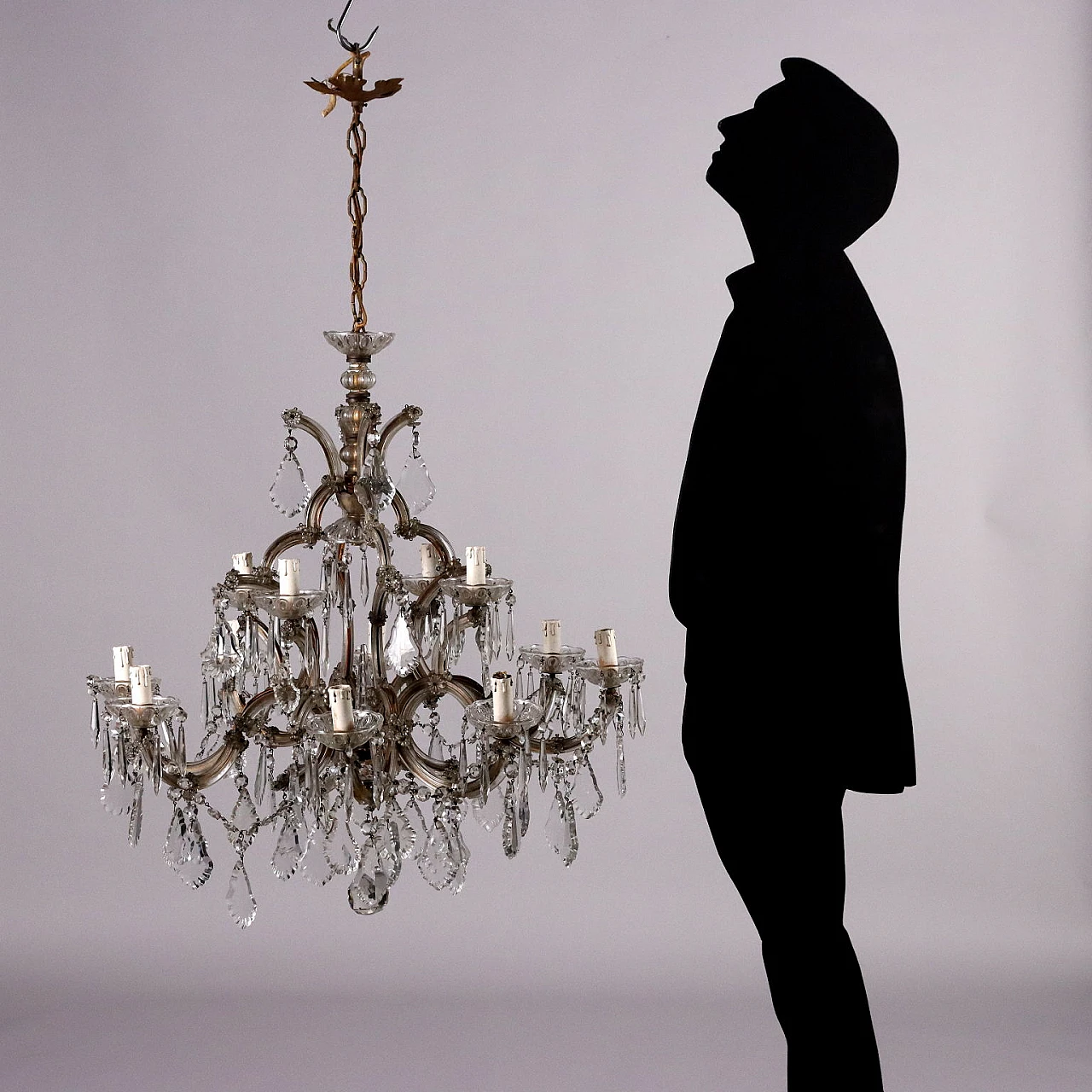 12-Light chandelier with with glass tip, necklaces and pendants 2