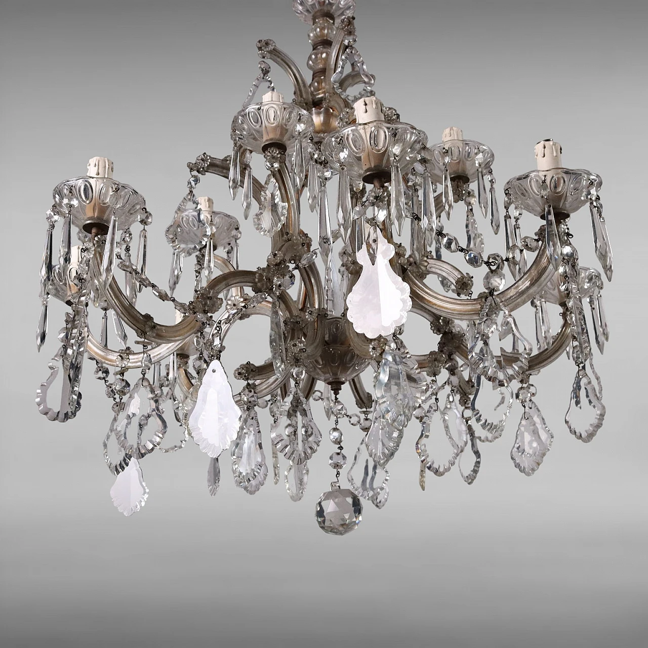 12-Light chandelier with with glass tip, necklaces and pendants 4
