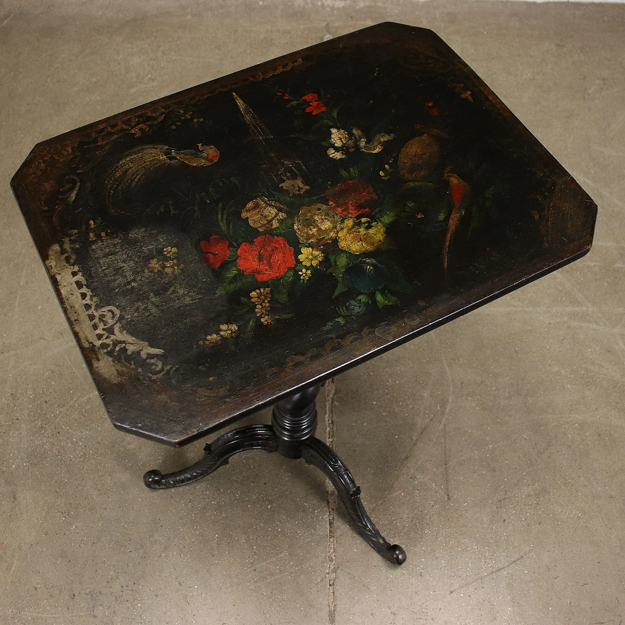 Umbertino coffee table with floral and phytomorphic decorations, 19th century 3