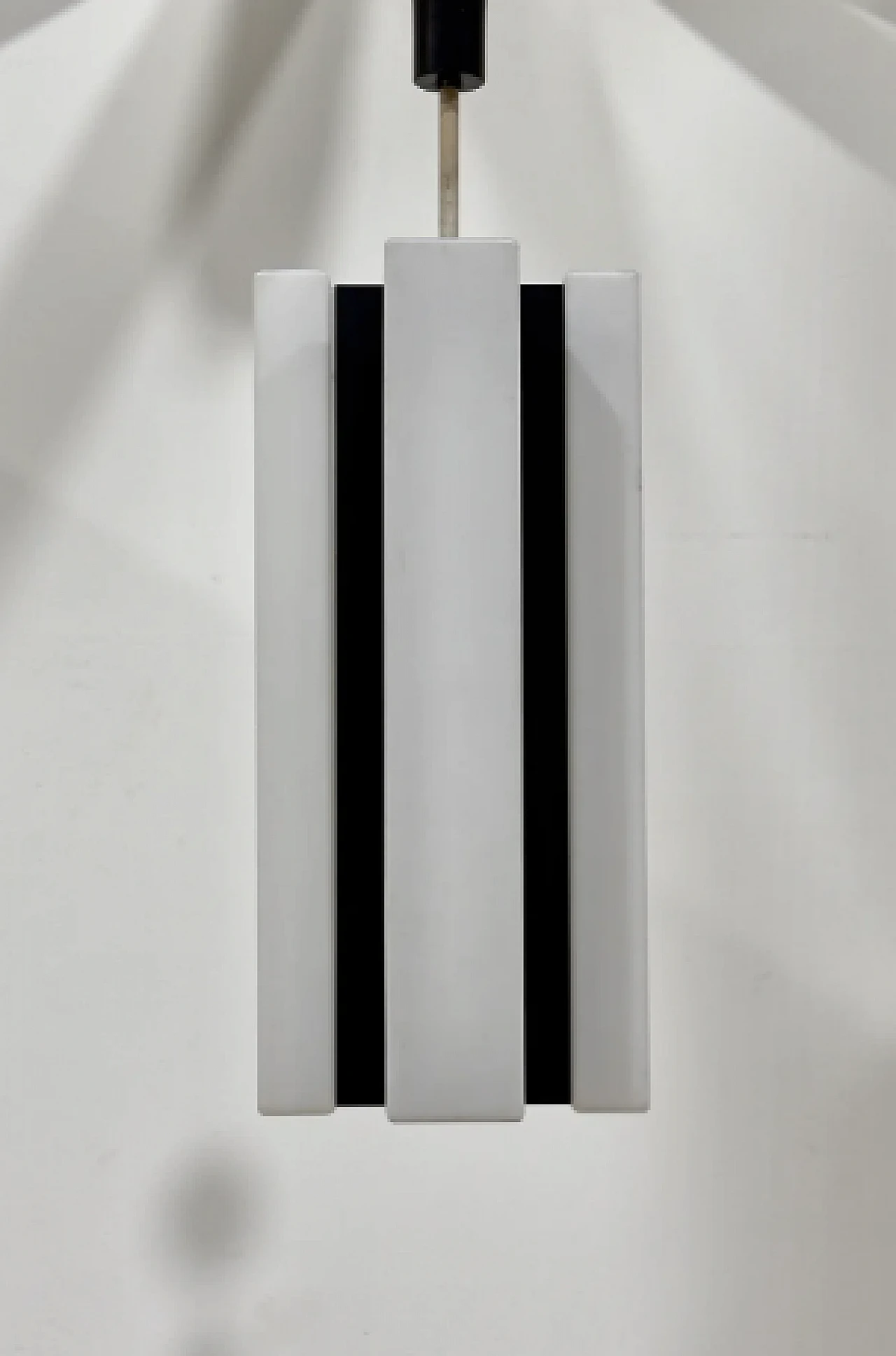 Lampada a sospensione in metallo e plexiglass di Stilnovo, anni '70 3