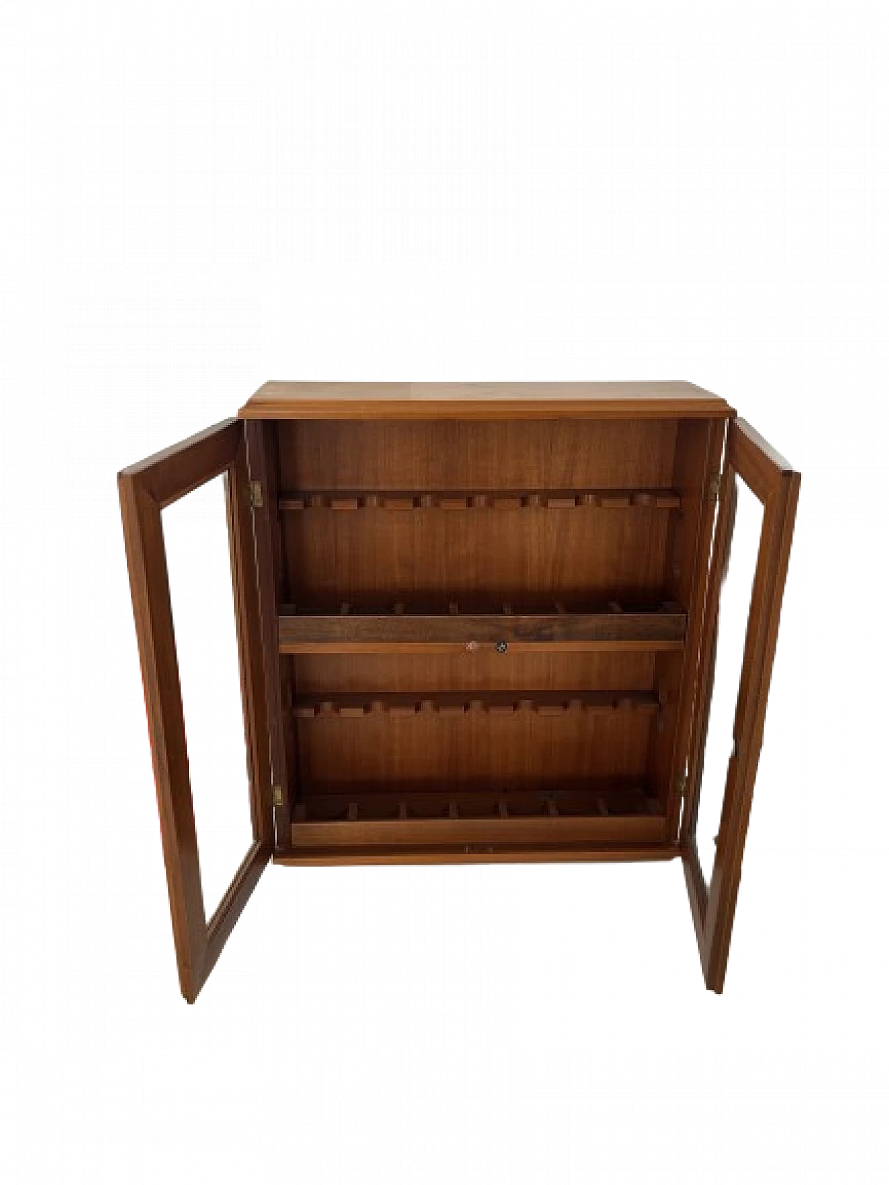 Vetrina artigianale in noce massello con due ante in vetro, anni '80 3