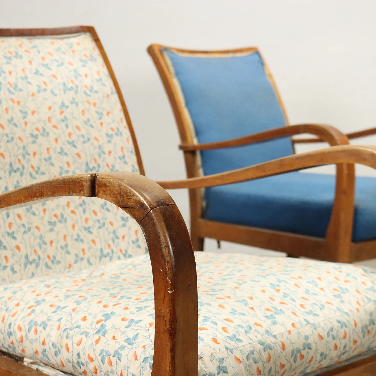 Pair of carved wood armchairs by La Soggiorno, 1930s 3