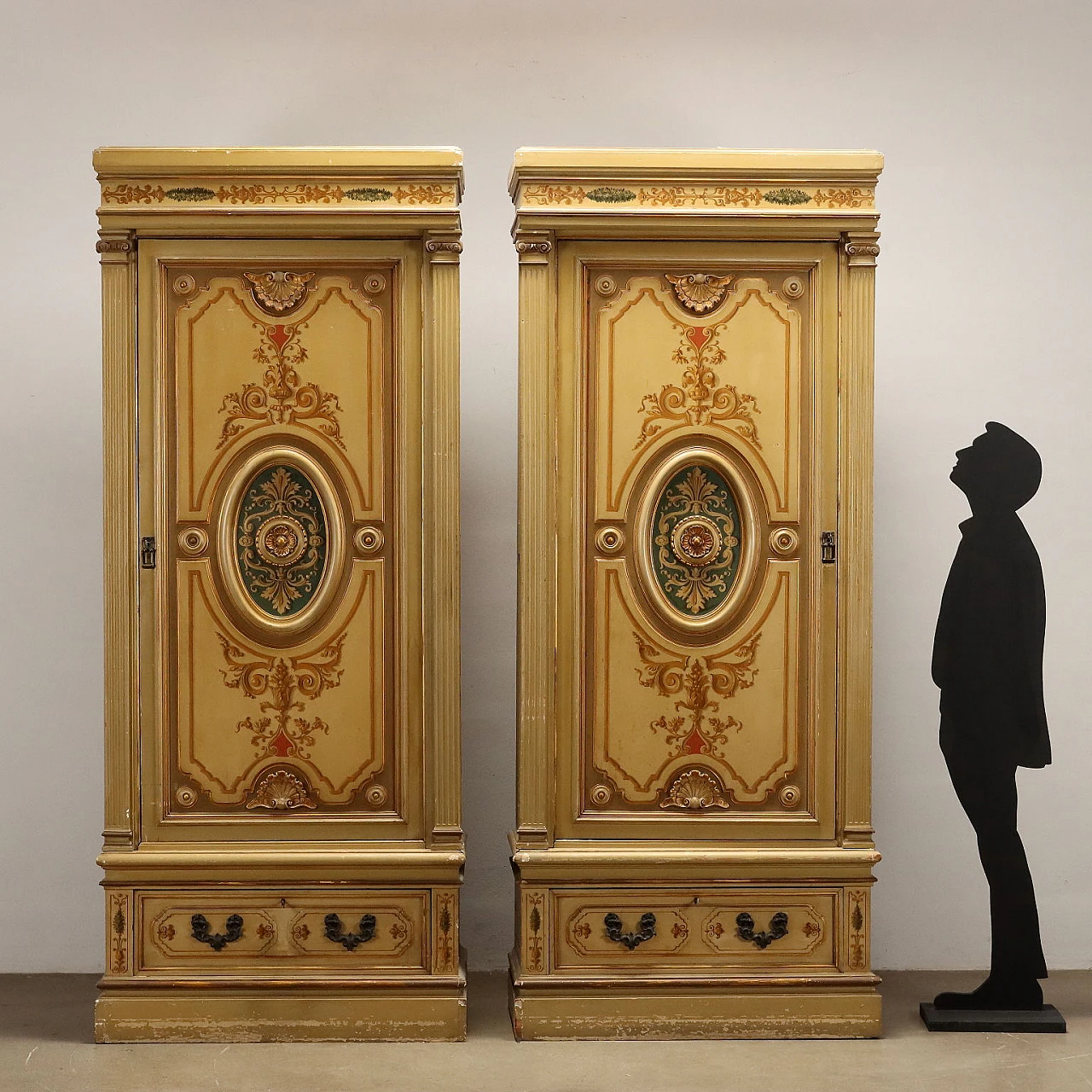 Pair of carved and gilded wooden wardrobe with phytomorphic motifs 2