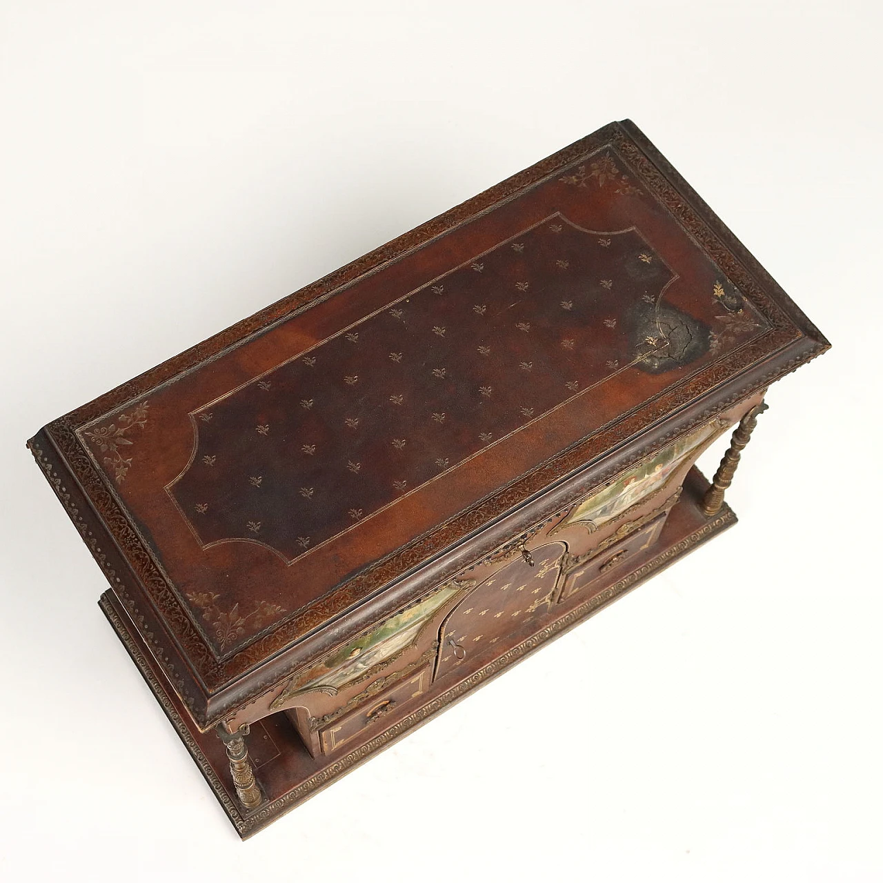 Faux leather paper-covered wooden jewelry box and bronze 5