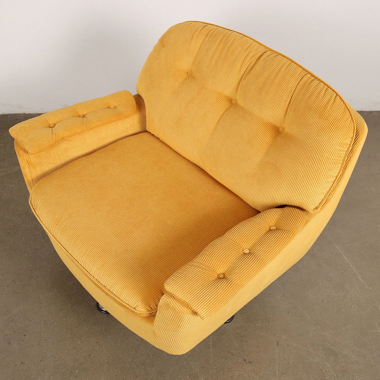 Armchair with yellow velvet upholstery and metal base, 1970s 5