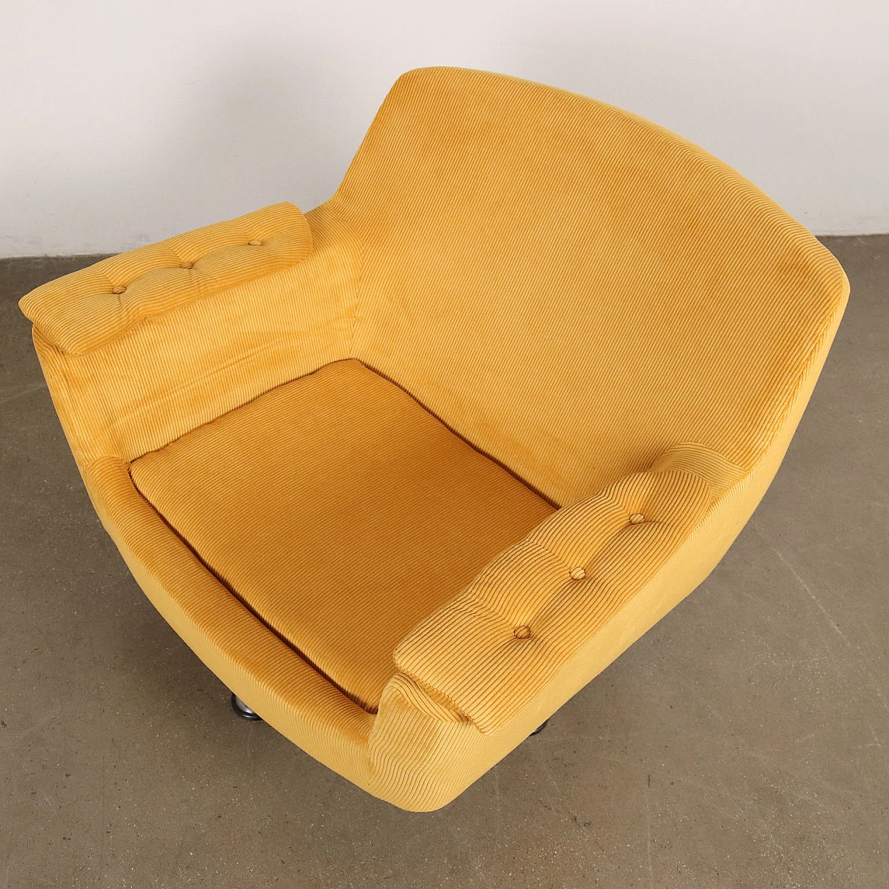Armchair with yellow velvet upholstery and metal base, 1970s 6