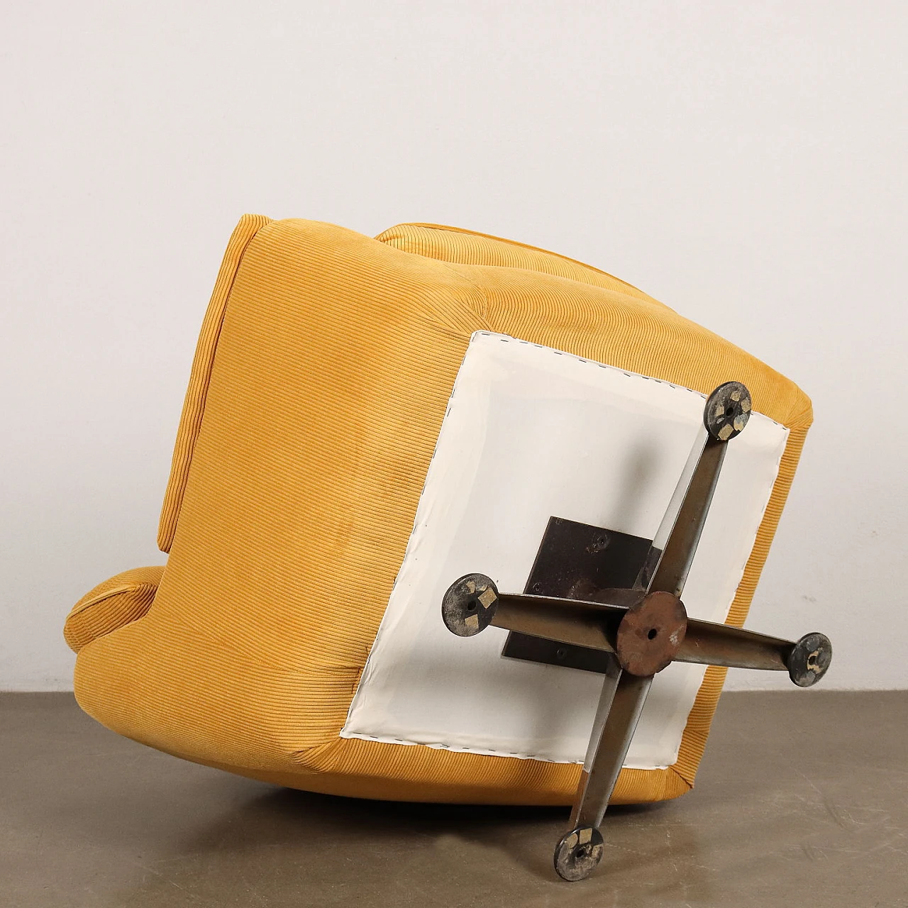 Armchair with yellow velvet upholstery and metal base, 1970s 8