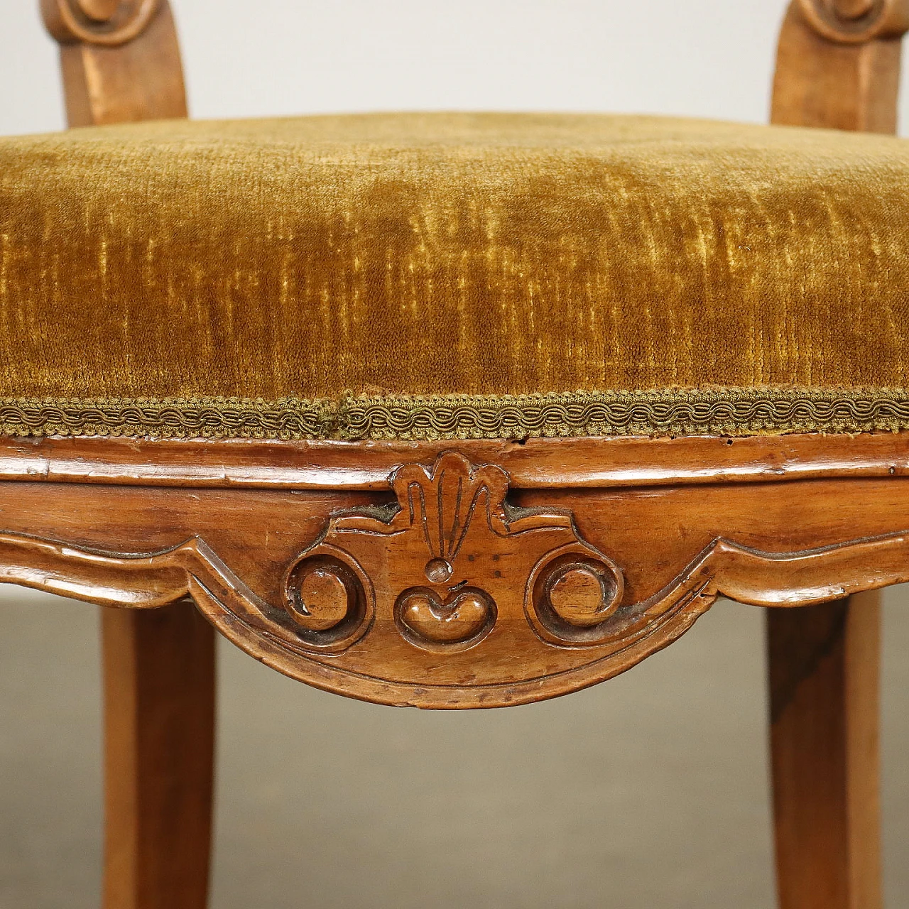 4 Carved walnut chairs with padded seat, 19th century 4