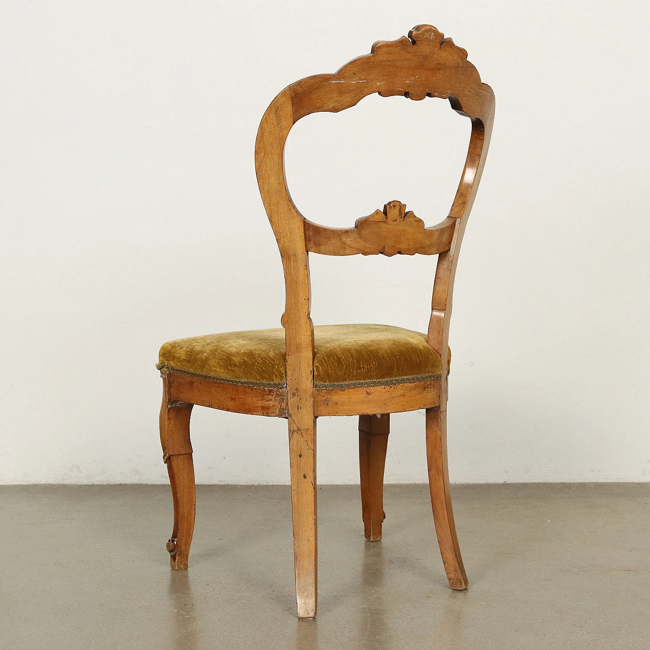 4 Carved walnut chairs with padded seat, 19th century 8