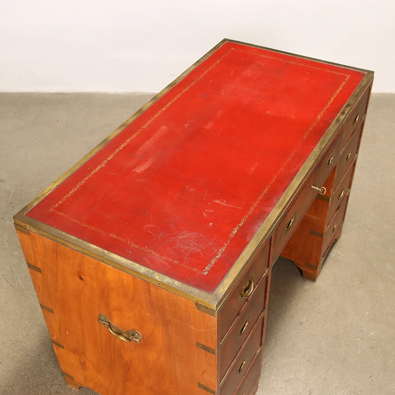 Scrittoio stile Marina inglese in legno, marocchino e ottone 9