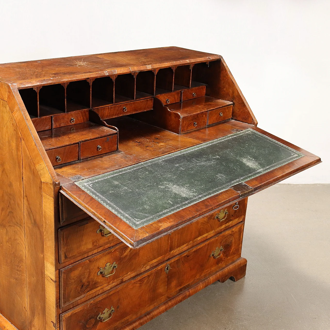 Walnut and oak cabinet with flap desk and 6 drawers, 19th century 3