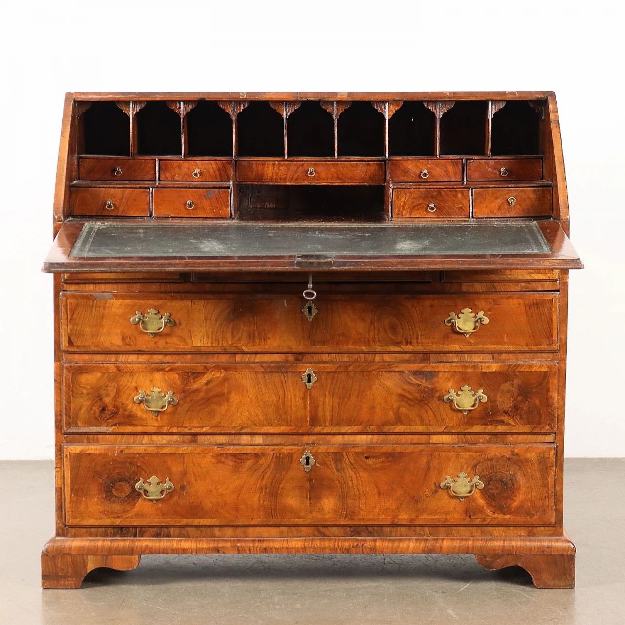 Walnut and oak cabinet with flap desk and 6 drawers, 19th century 4
