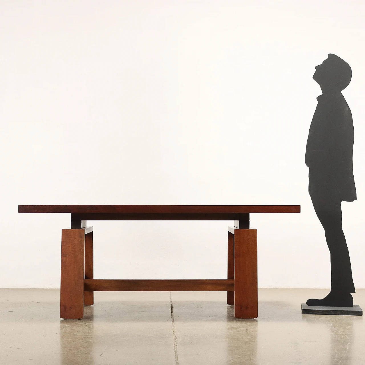 Tavolo in legno impiallacciato e massello di noce di Silvio Coppola per Bernini, anni '60 2