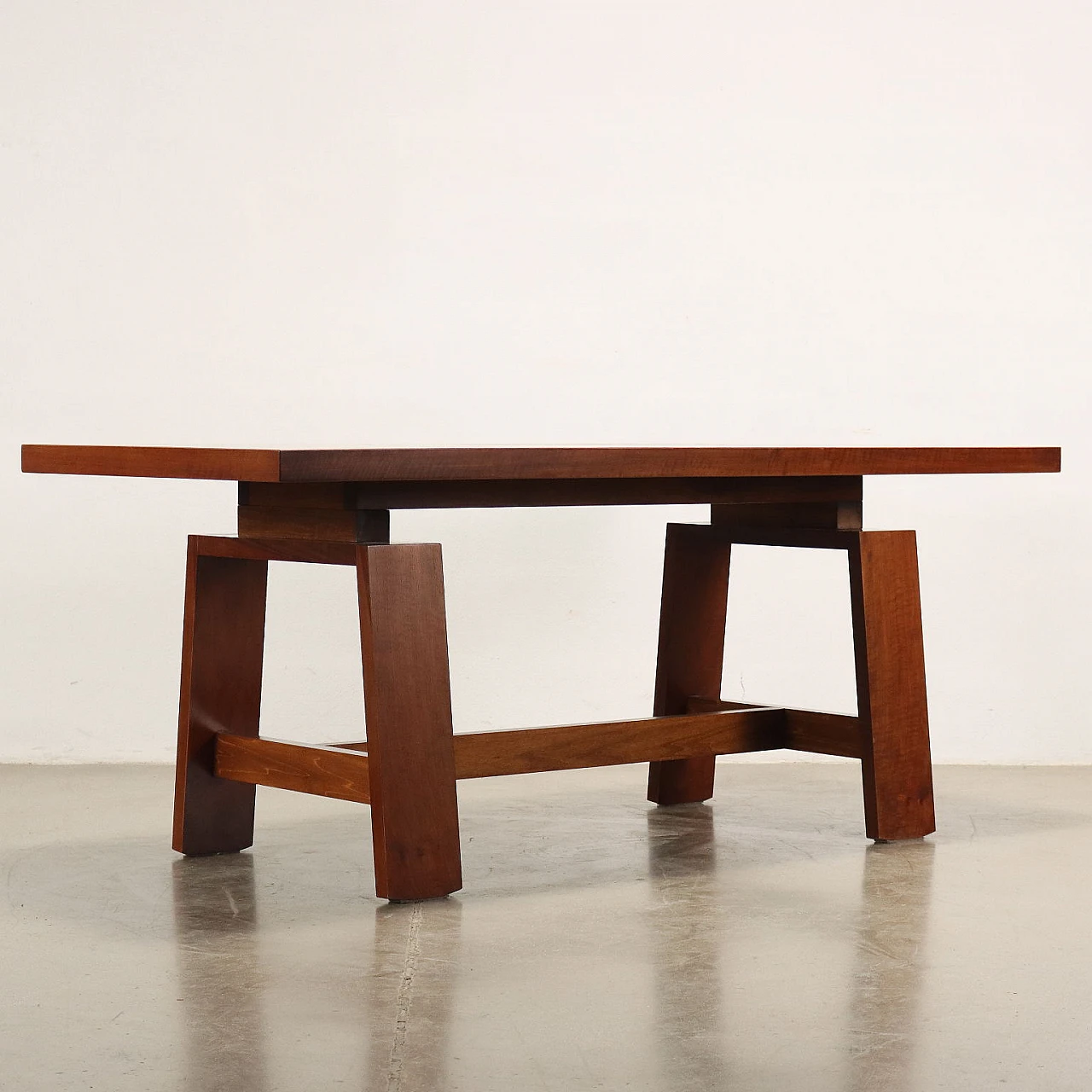 Tavolo in legno impiallacciato e massello di noce di Silvio Coppola per Bernini, anni '60 7