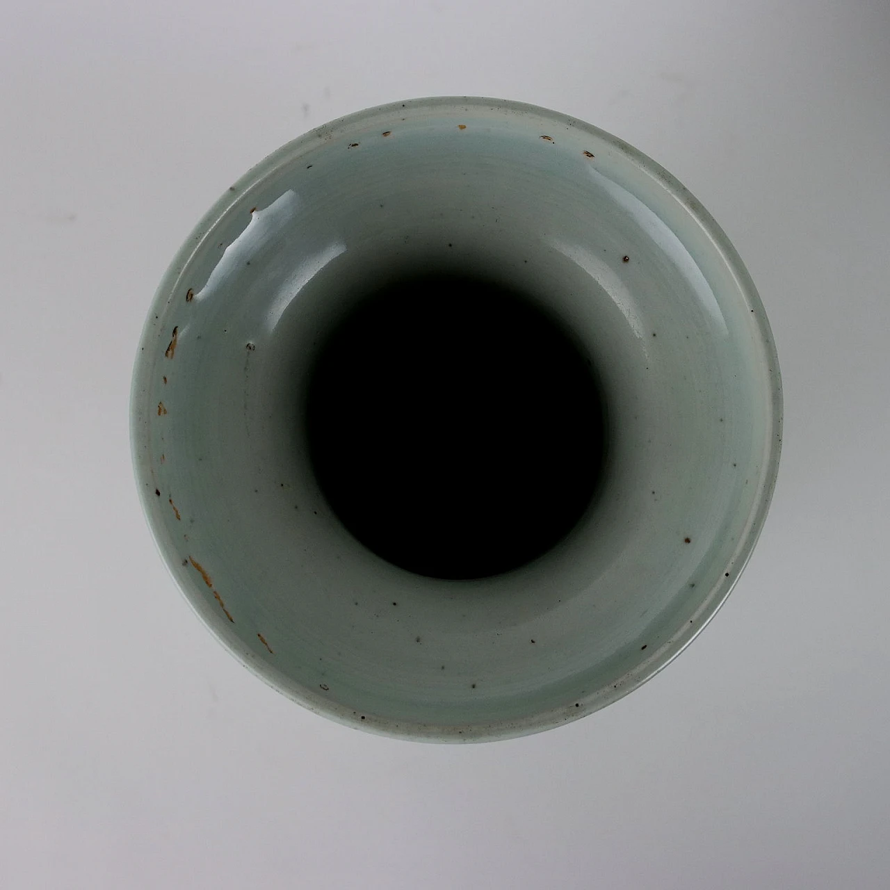 Coppia di vasi cinesi in porcellana dipinta a motivi blu 8