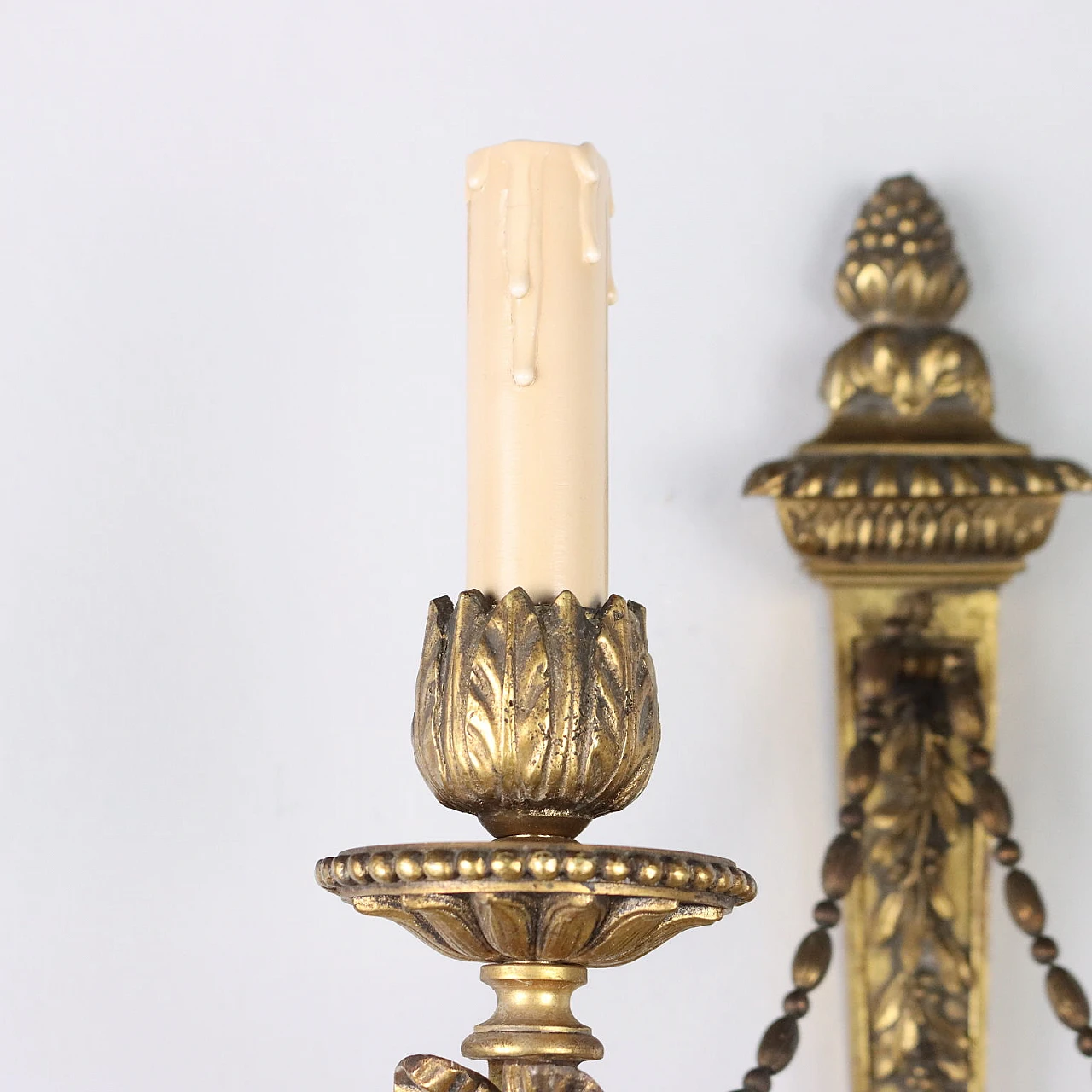 Coppia di Lampade da parete a due luci in bronzo dorato 6