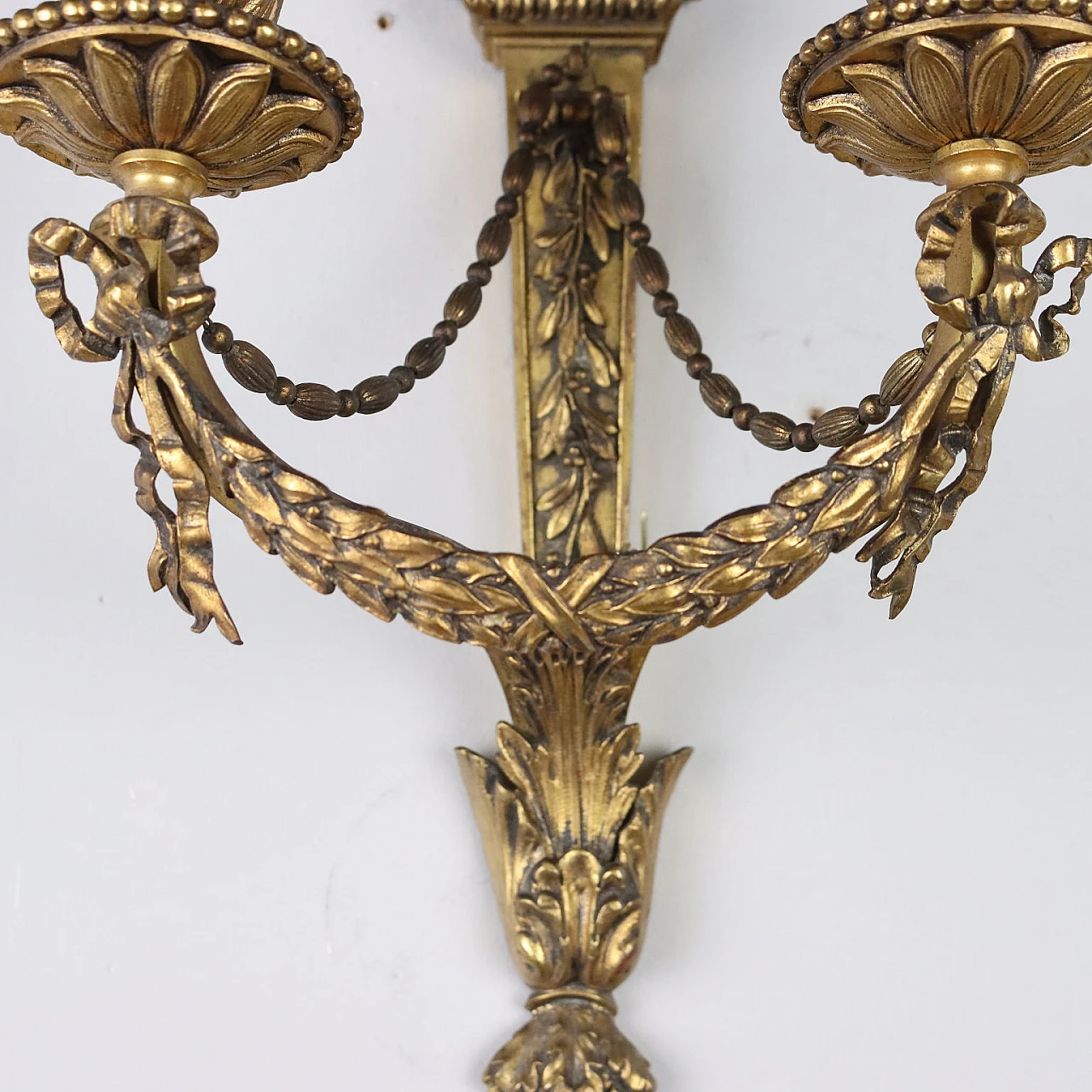 Coppia di Lampade da parete a due luci in bronzo dorato 7