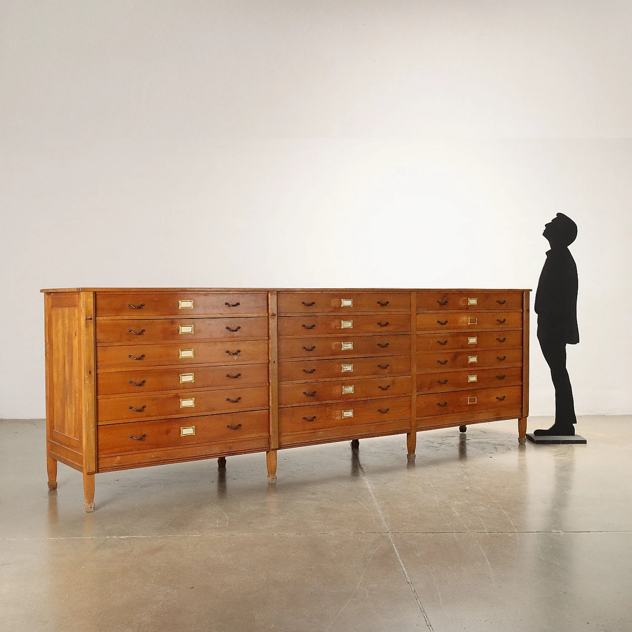 Three-section cherry wood chest of drawers with movable uprights 2
