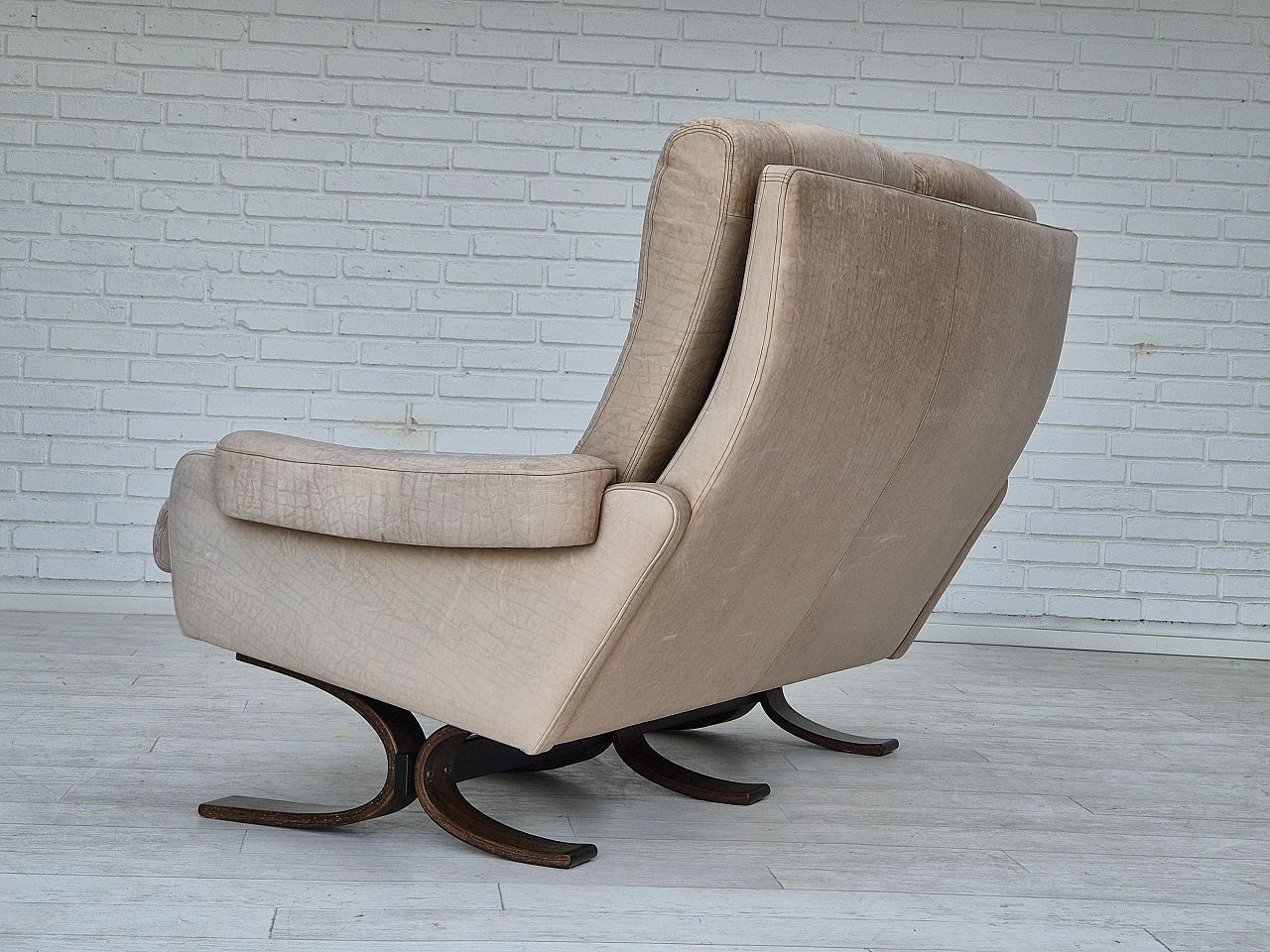 Scandinavian two-seater bent beech and leather sofa, 1970s 5