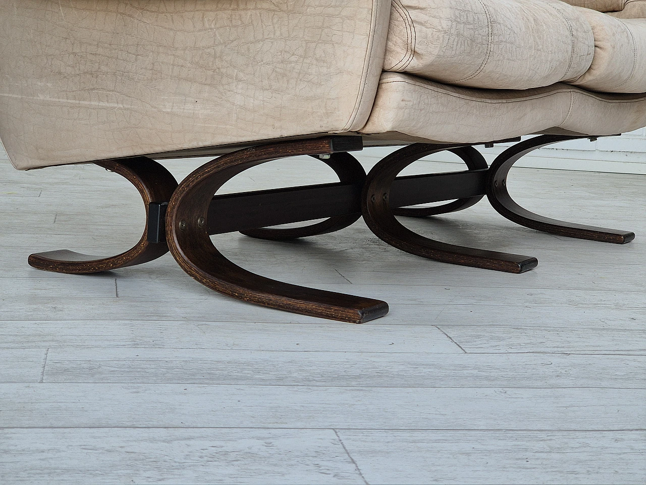Scandinavian two-seater bent beech and leather sofa, 1970s 7