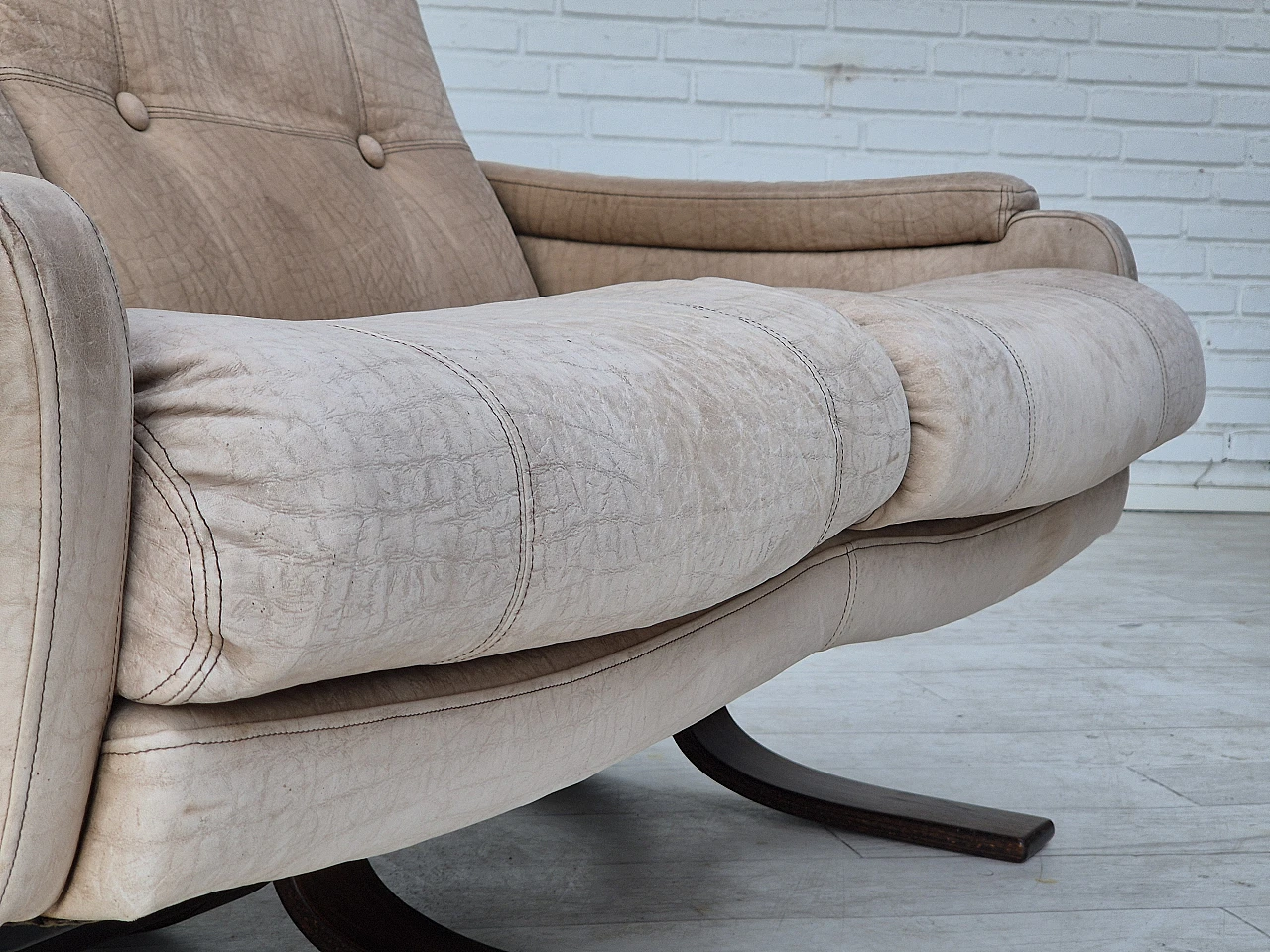 Scandinavian two-seater bent beech and leather sofa, 1970s 8