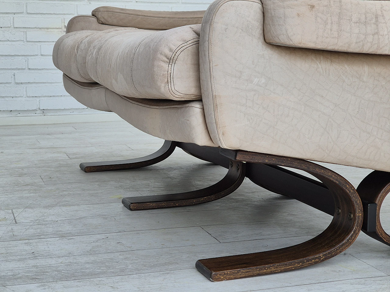 Scandinavian two-seater bent beech and leather sofa, 1970s 13