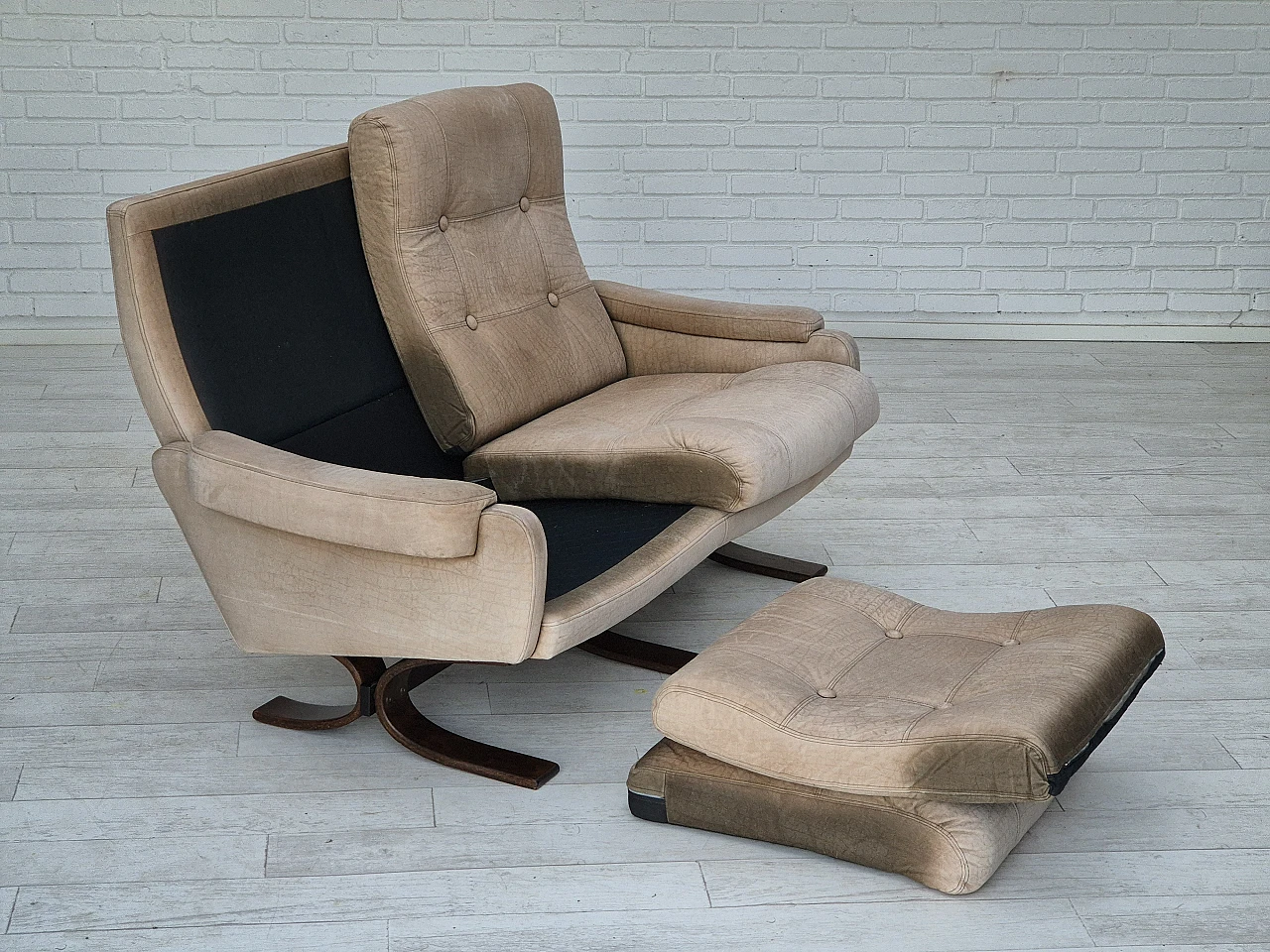 Scandinavian two-seater bent beech and leather sofa, 1970s 15
