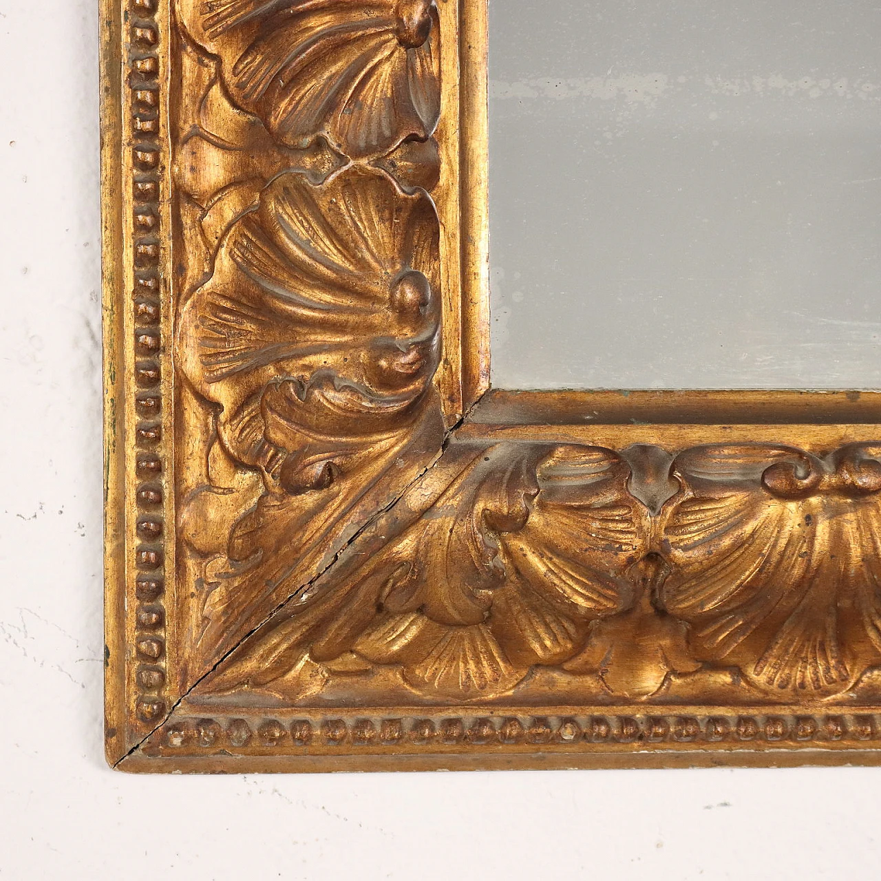 Mirror with gilded wood frame and floral motifs 4
